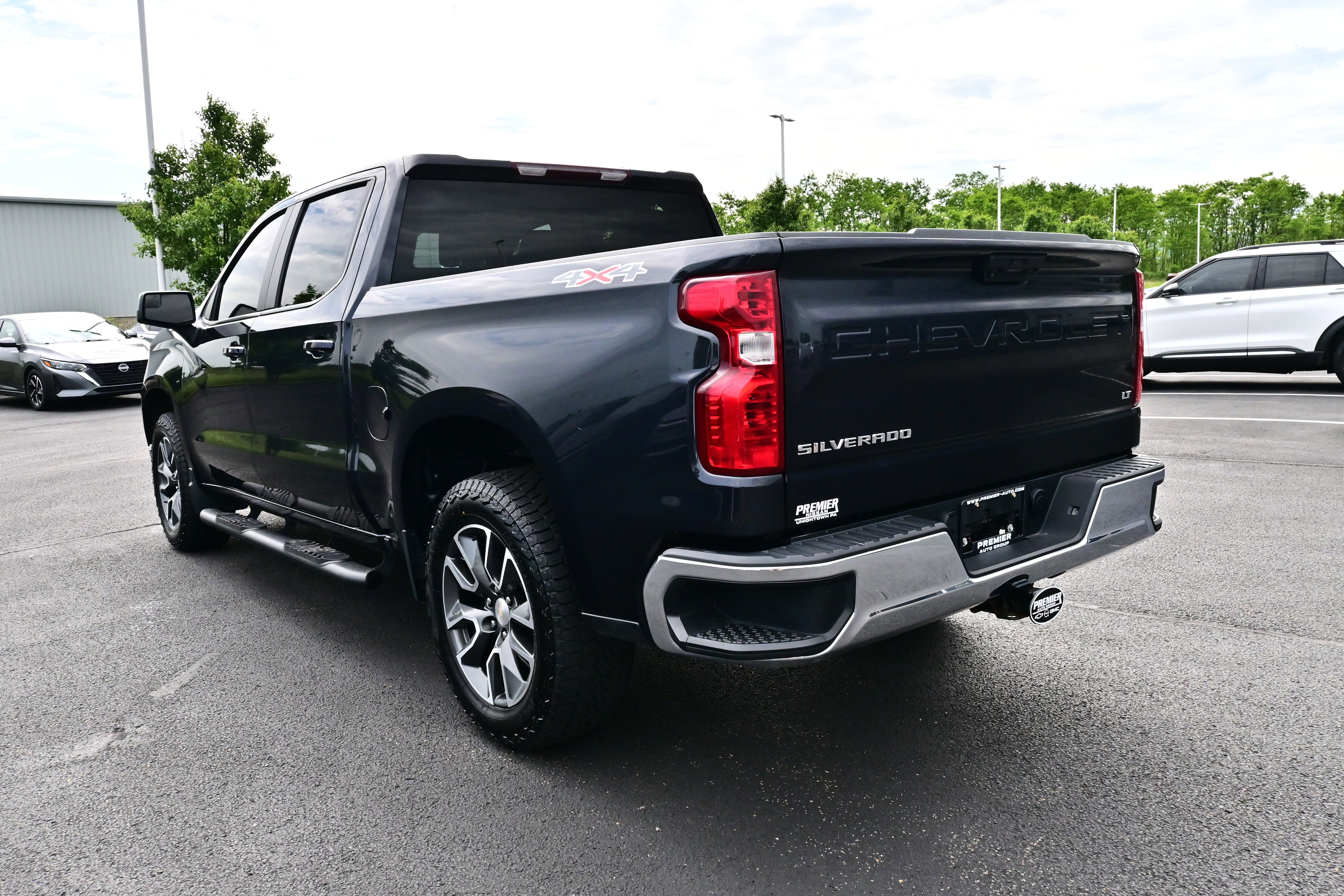 View vehicle photo 5