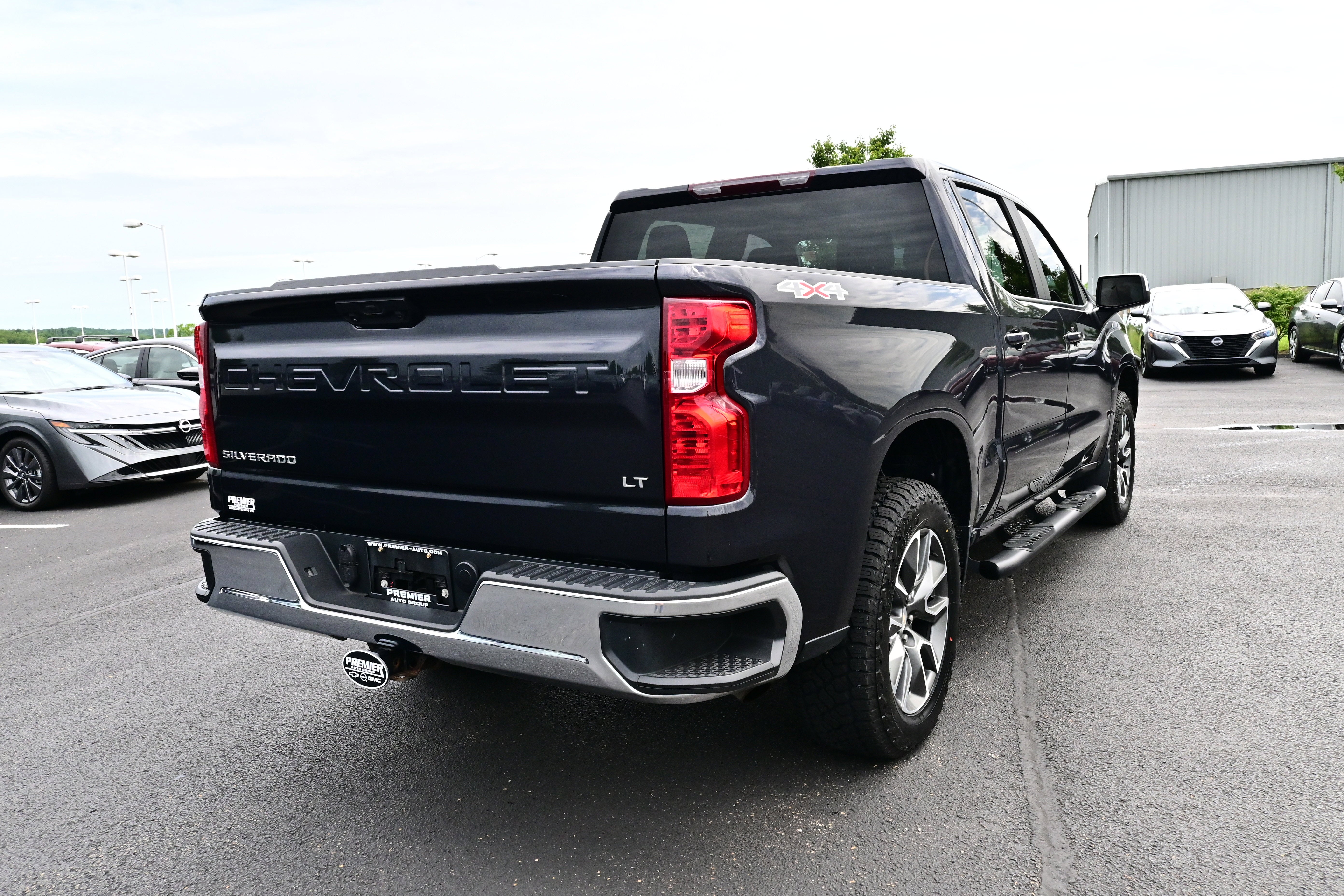 View vehicle photo 7