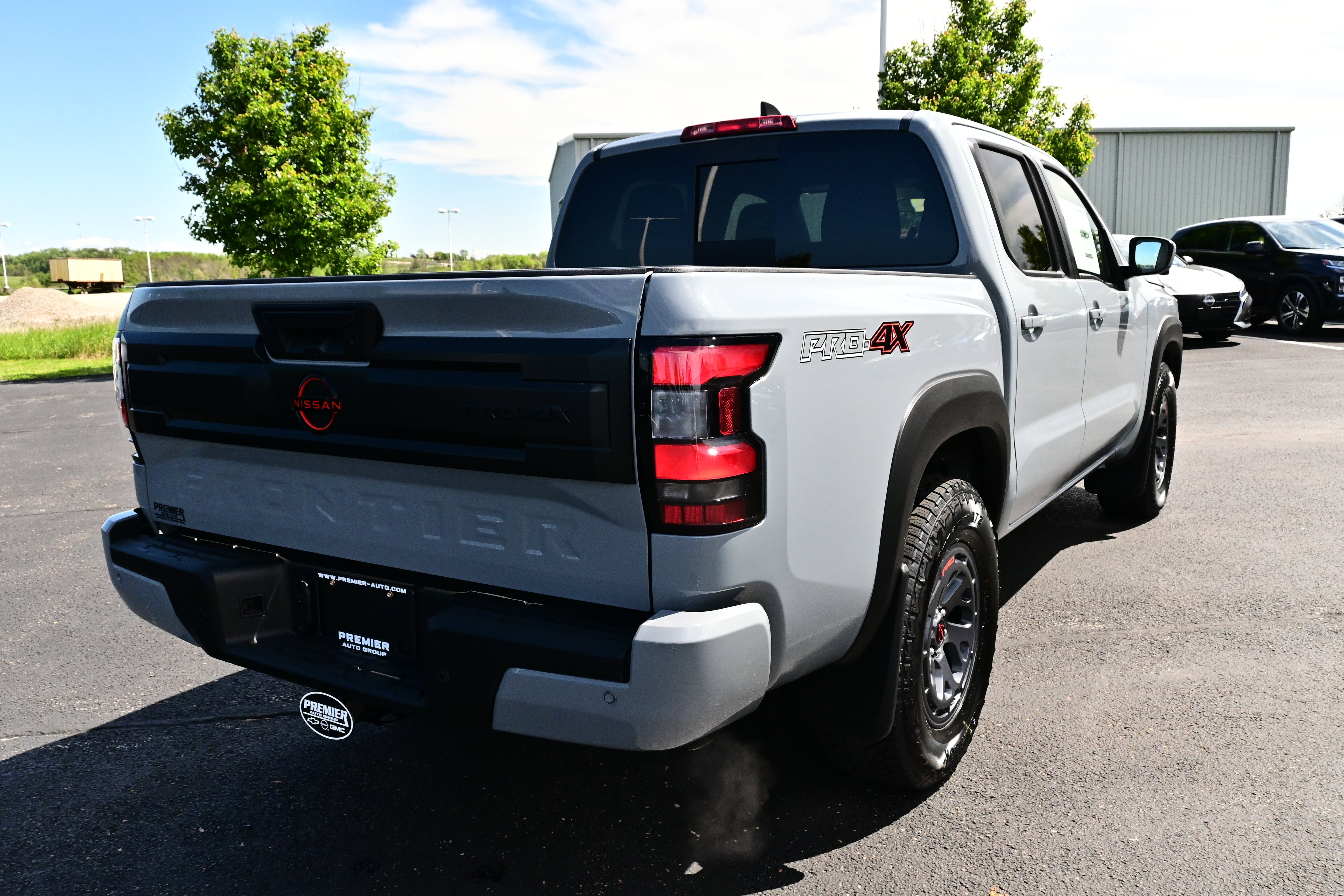 View vehicle photo 5