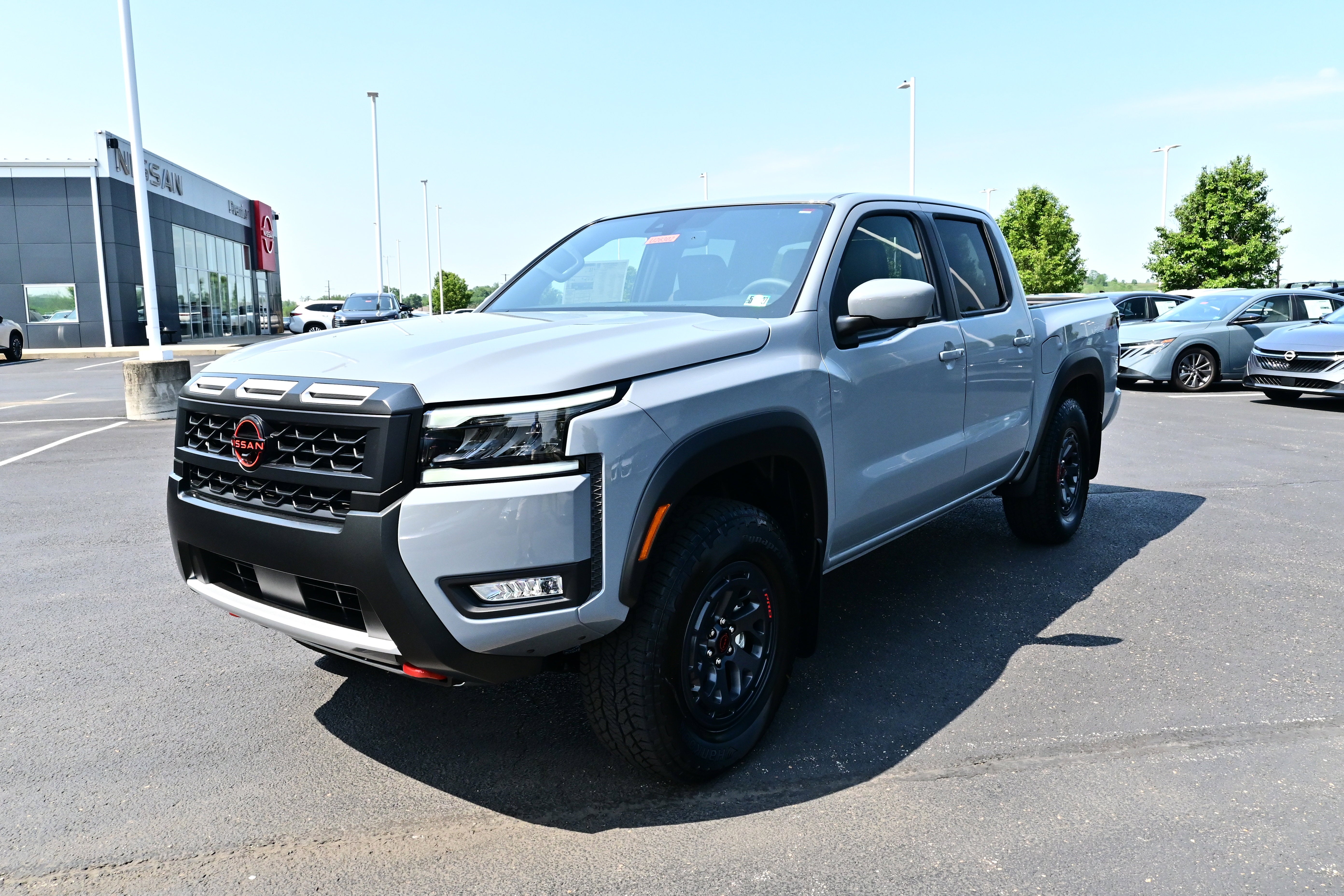 View vehicle photo 3