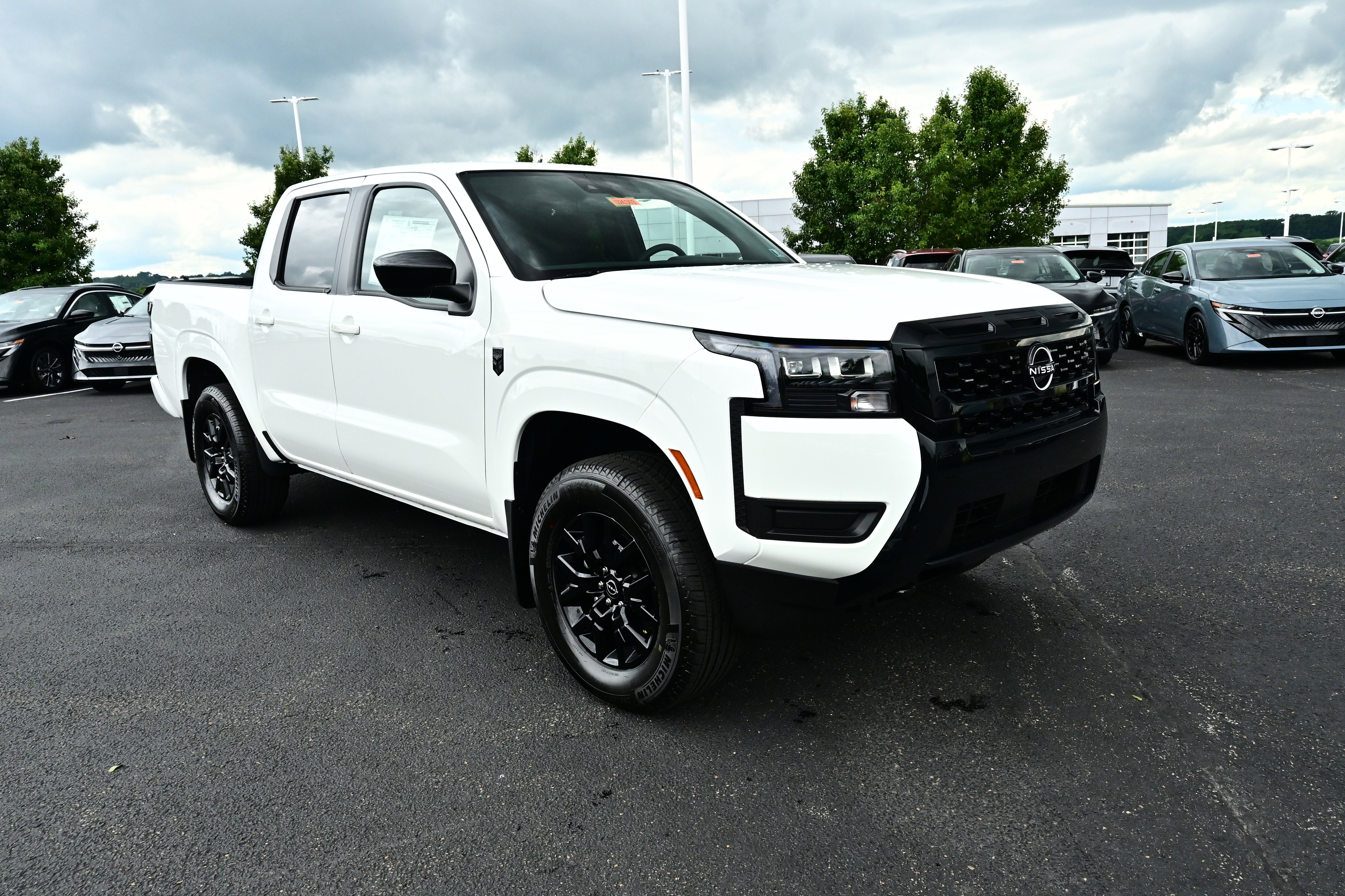Glacier White 2026 Nissan Frontier Pickup Truck Four-Wheel Drive Automatic