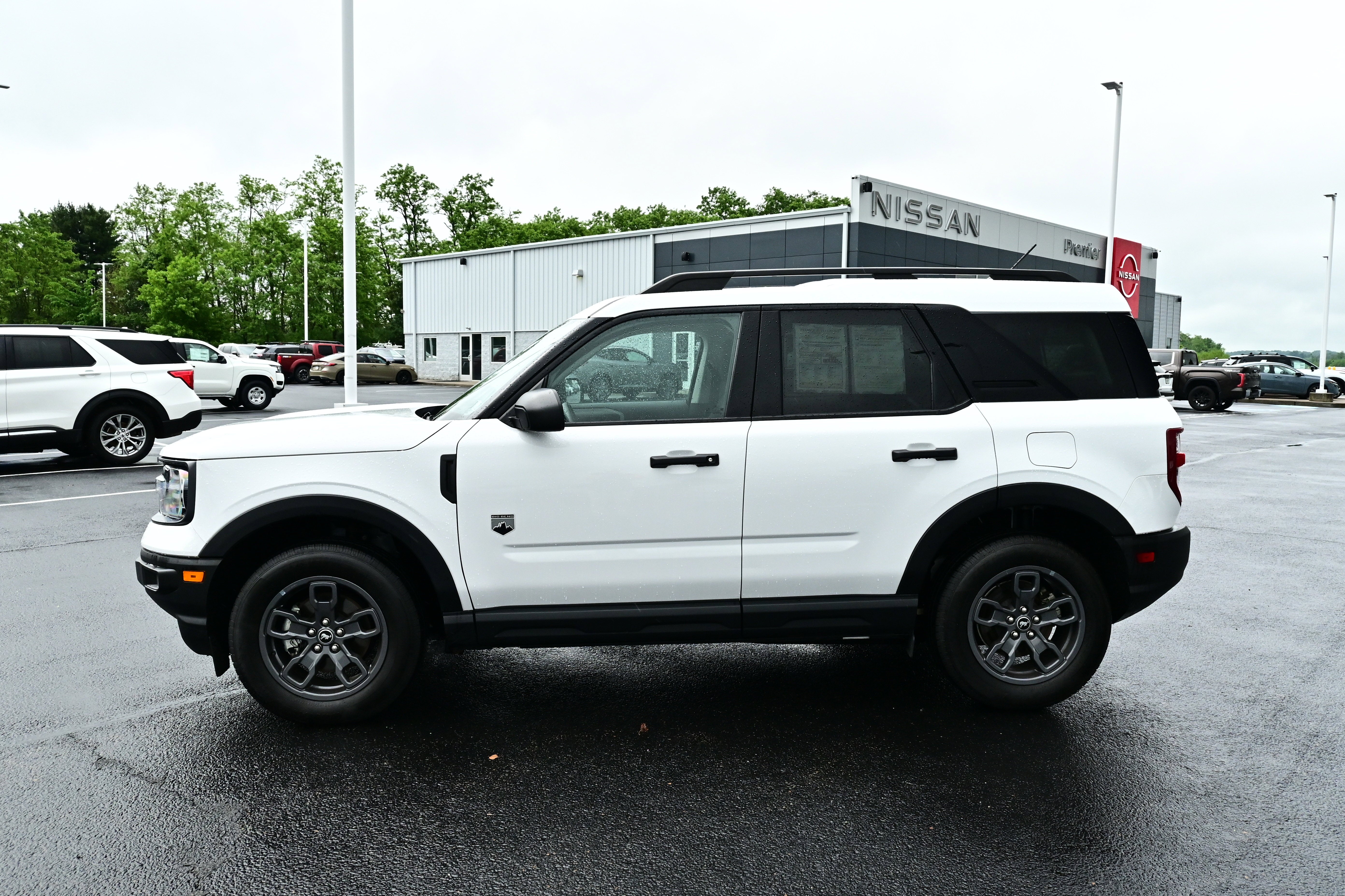 View vehicle photo 4