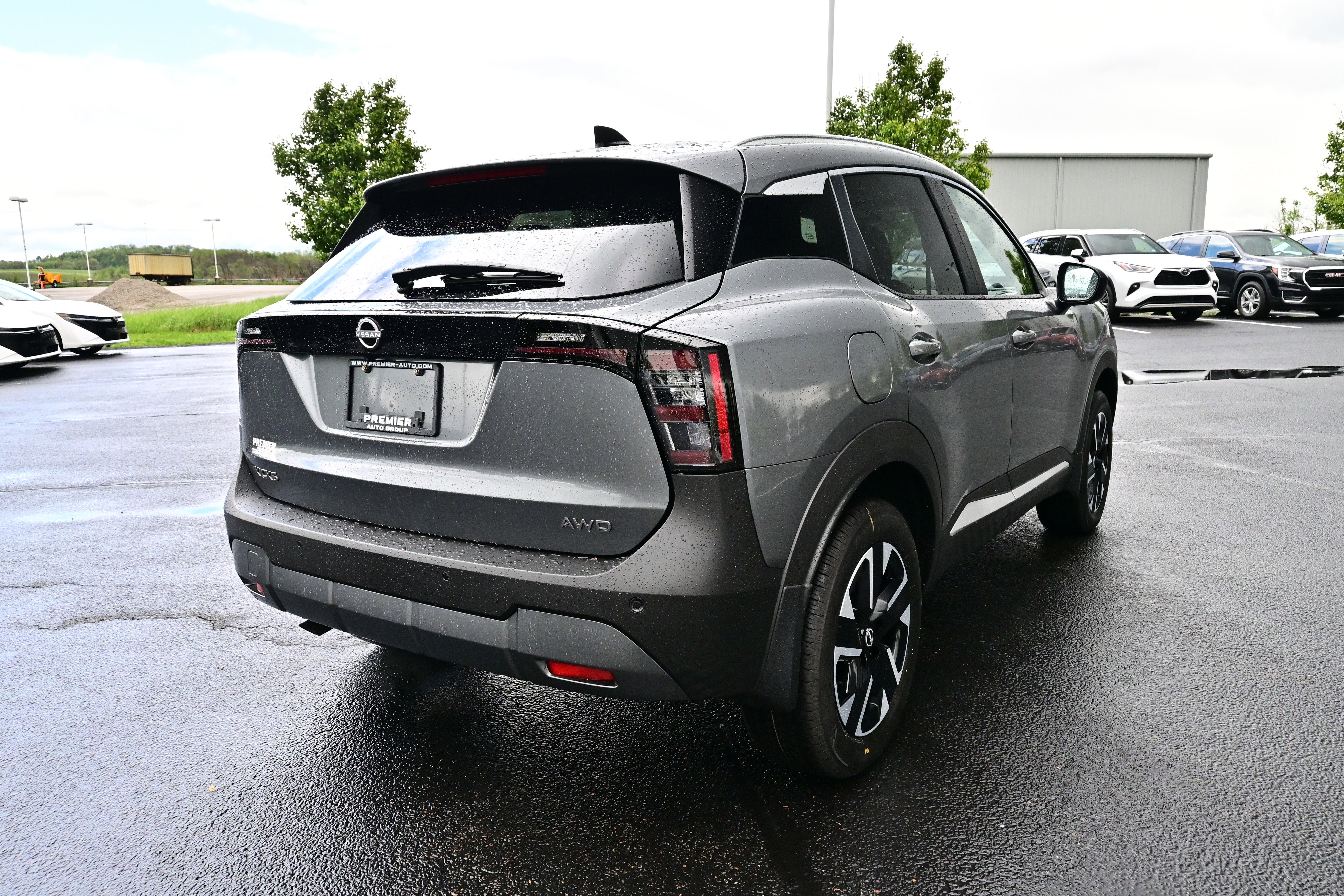 View vehicle photo 5