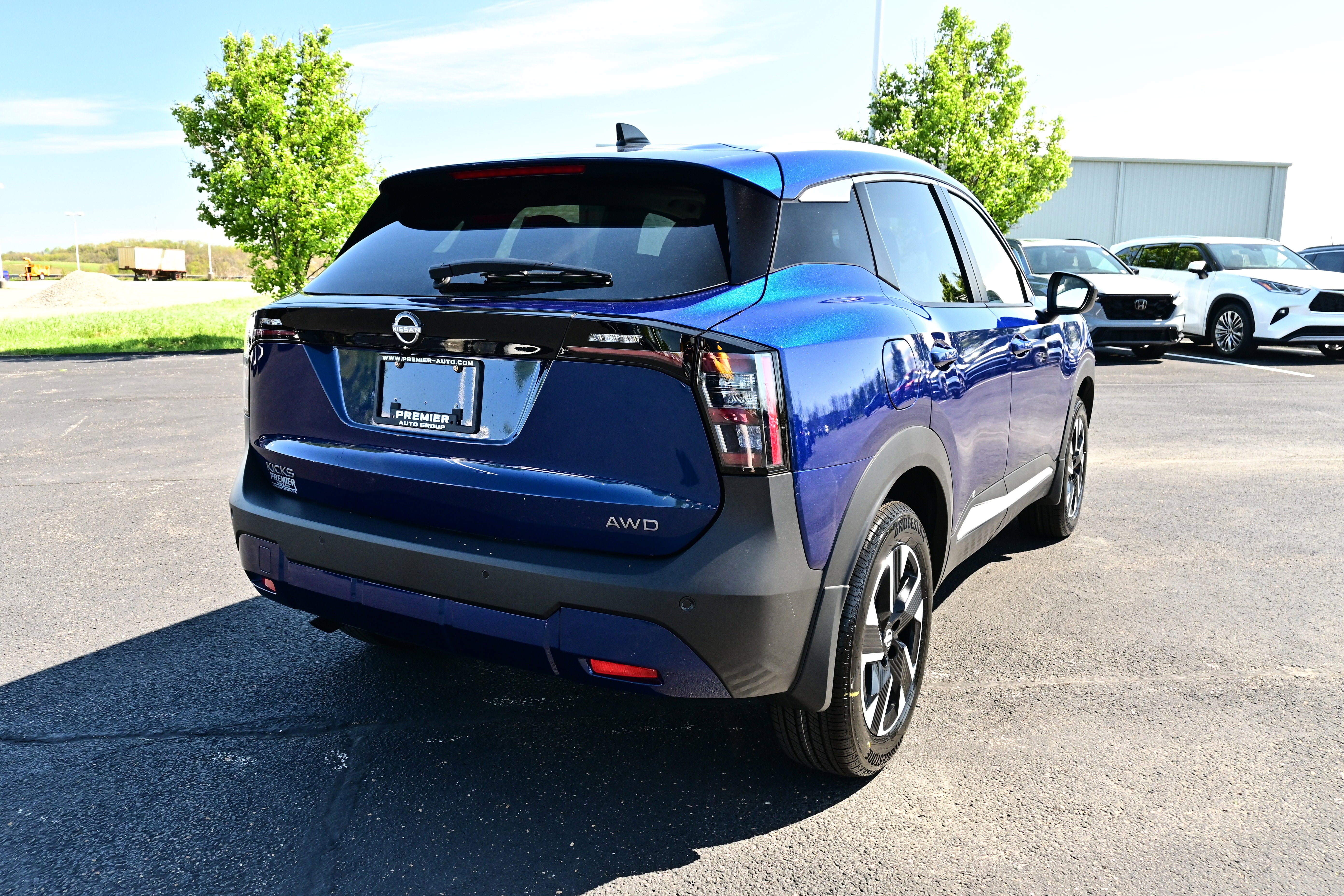 View vehicle photo 5