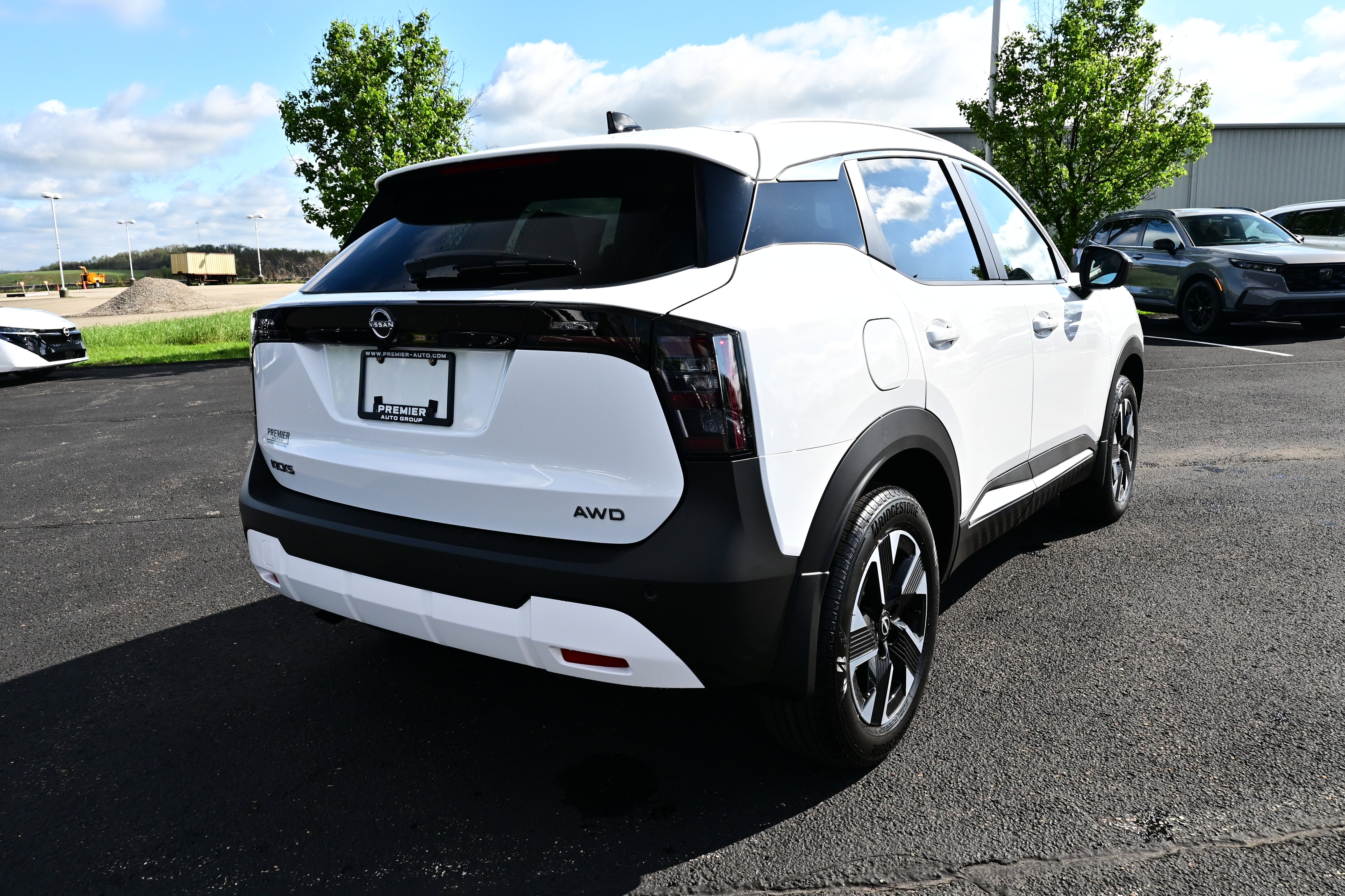 View vehicle photo 5