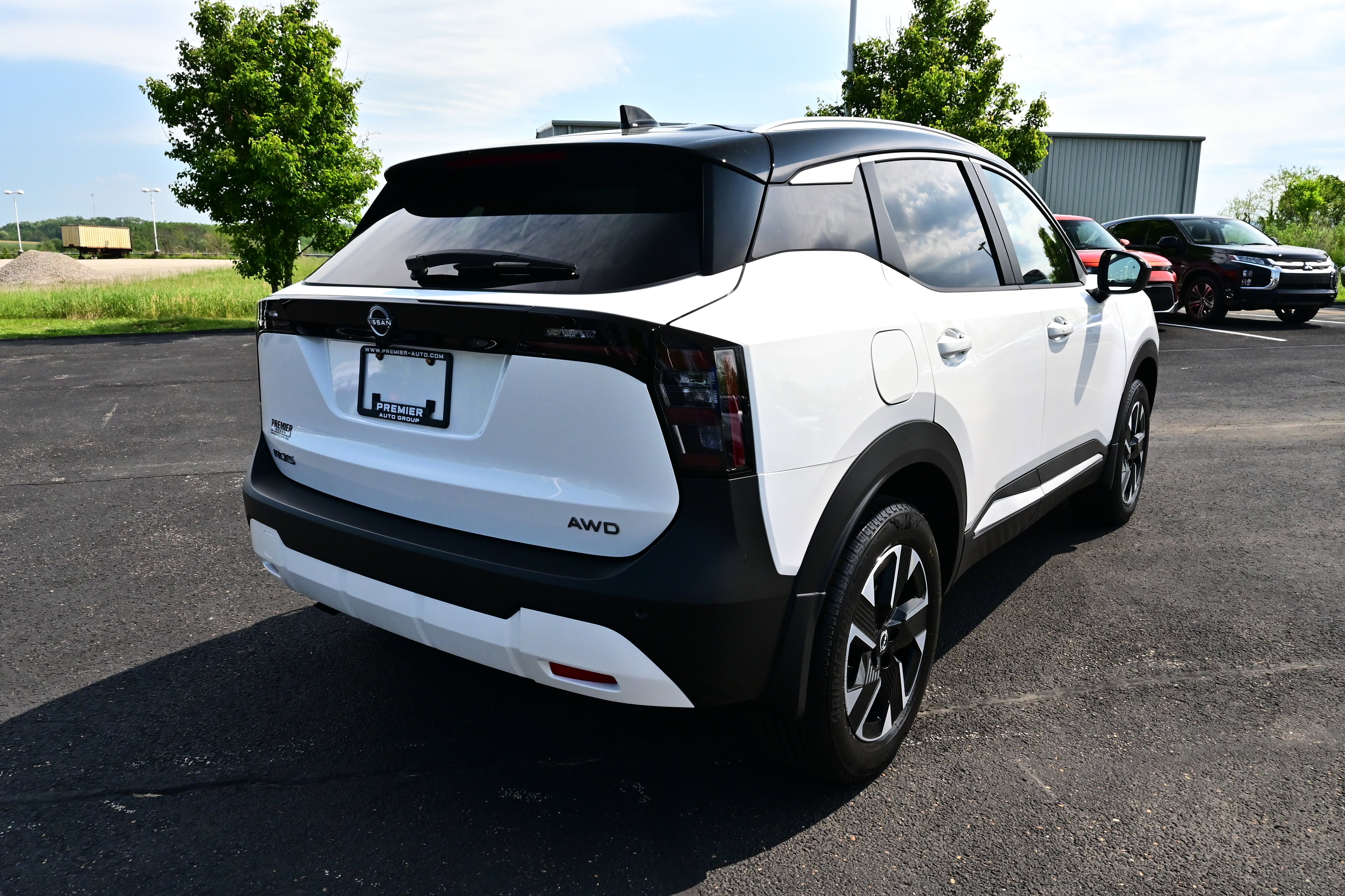 View vehicle photo 5