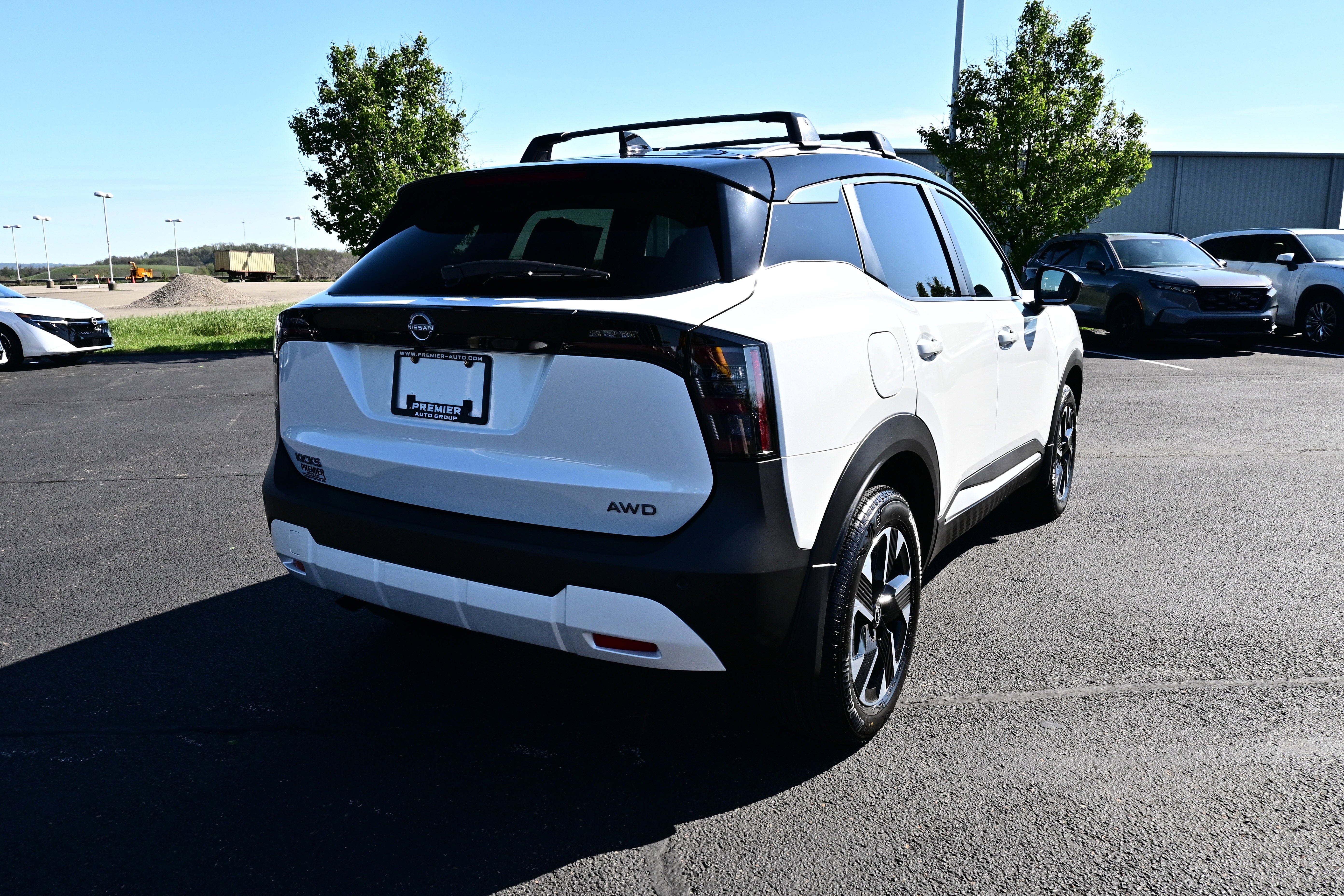 View vehicle photo 5