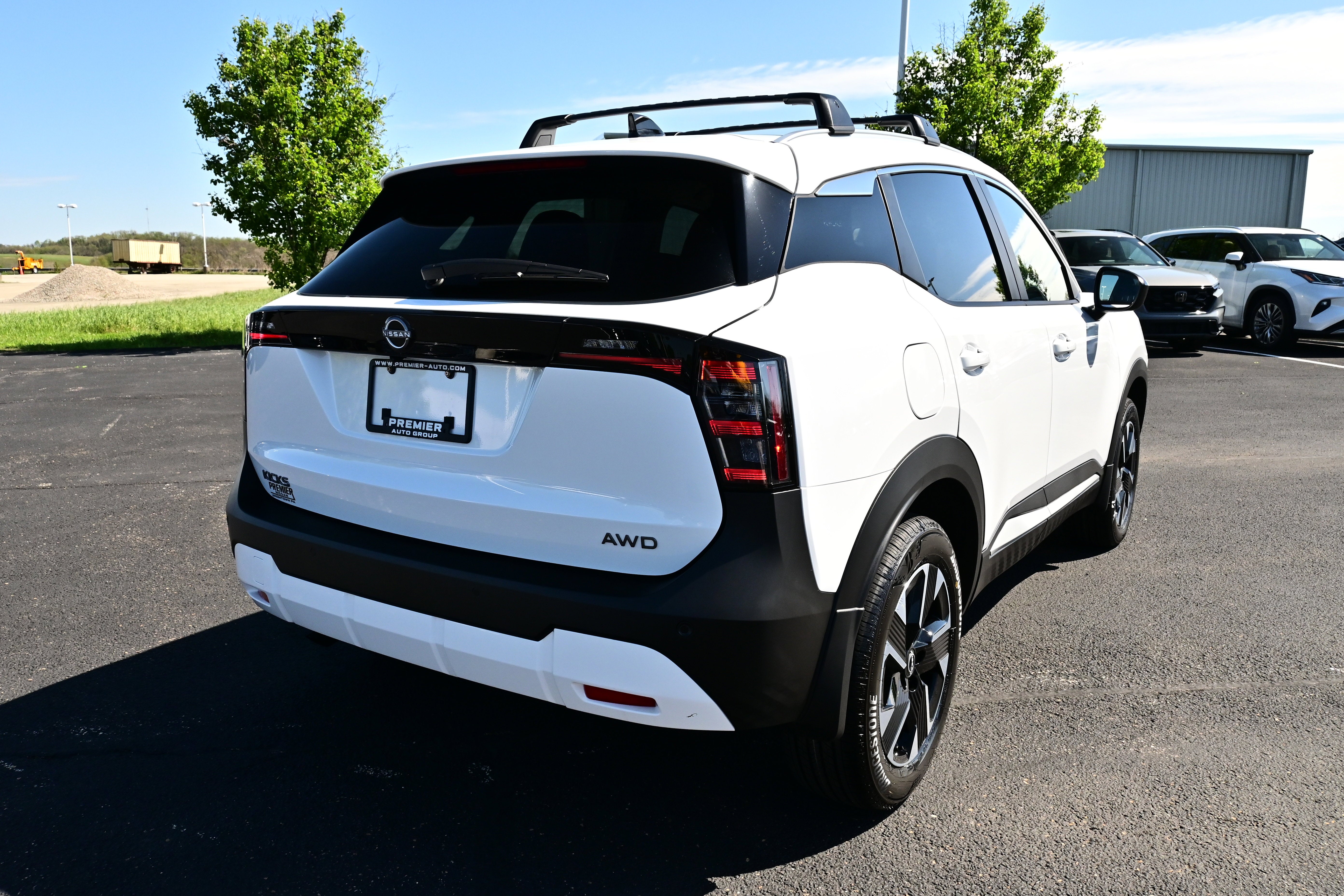 View vehicle photo 5