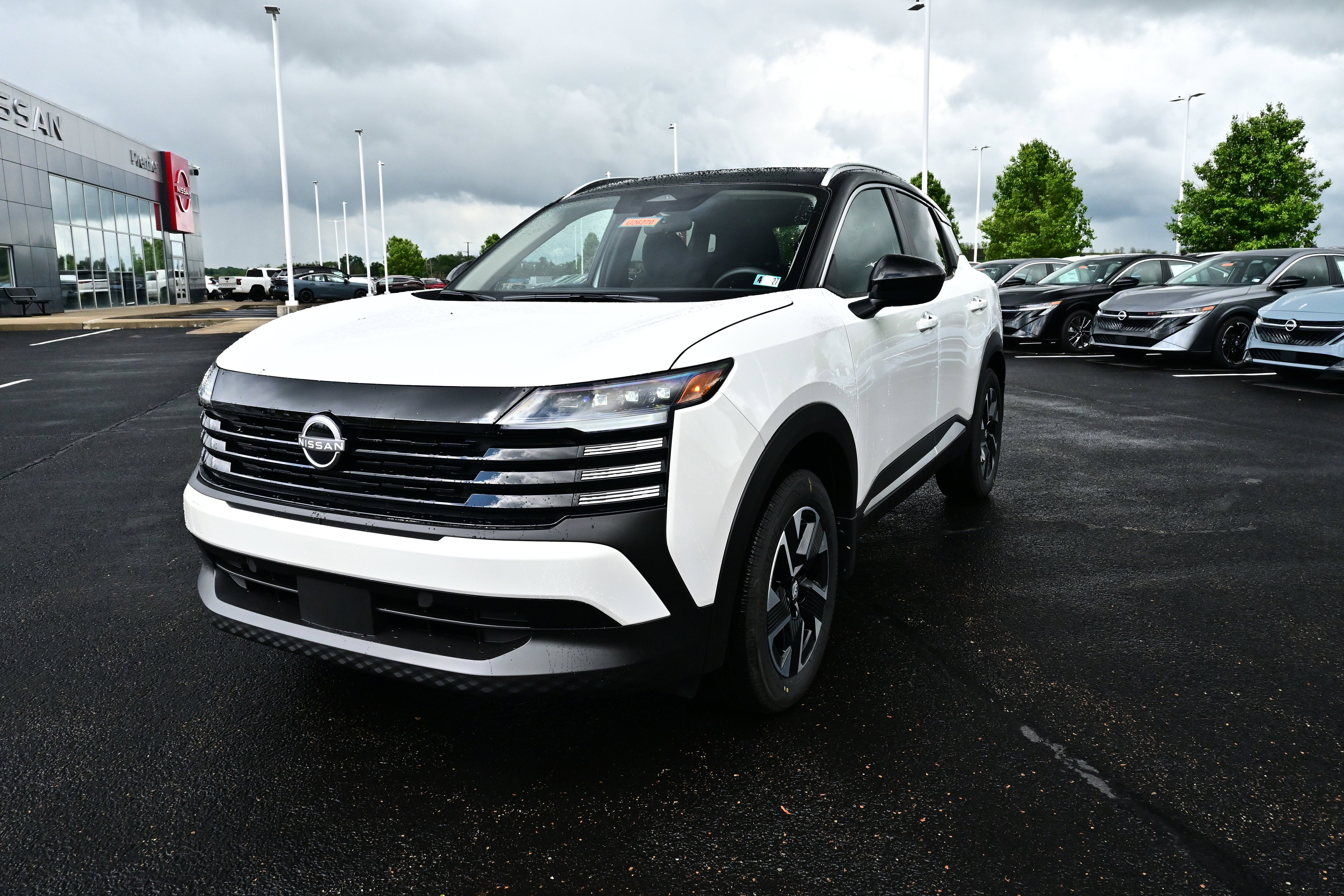 View vehicle photo 3