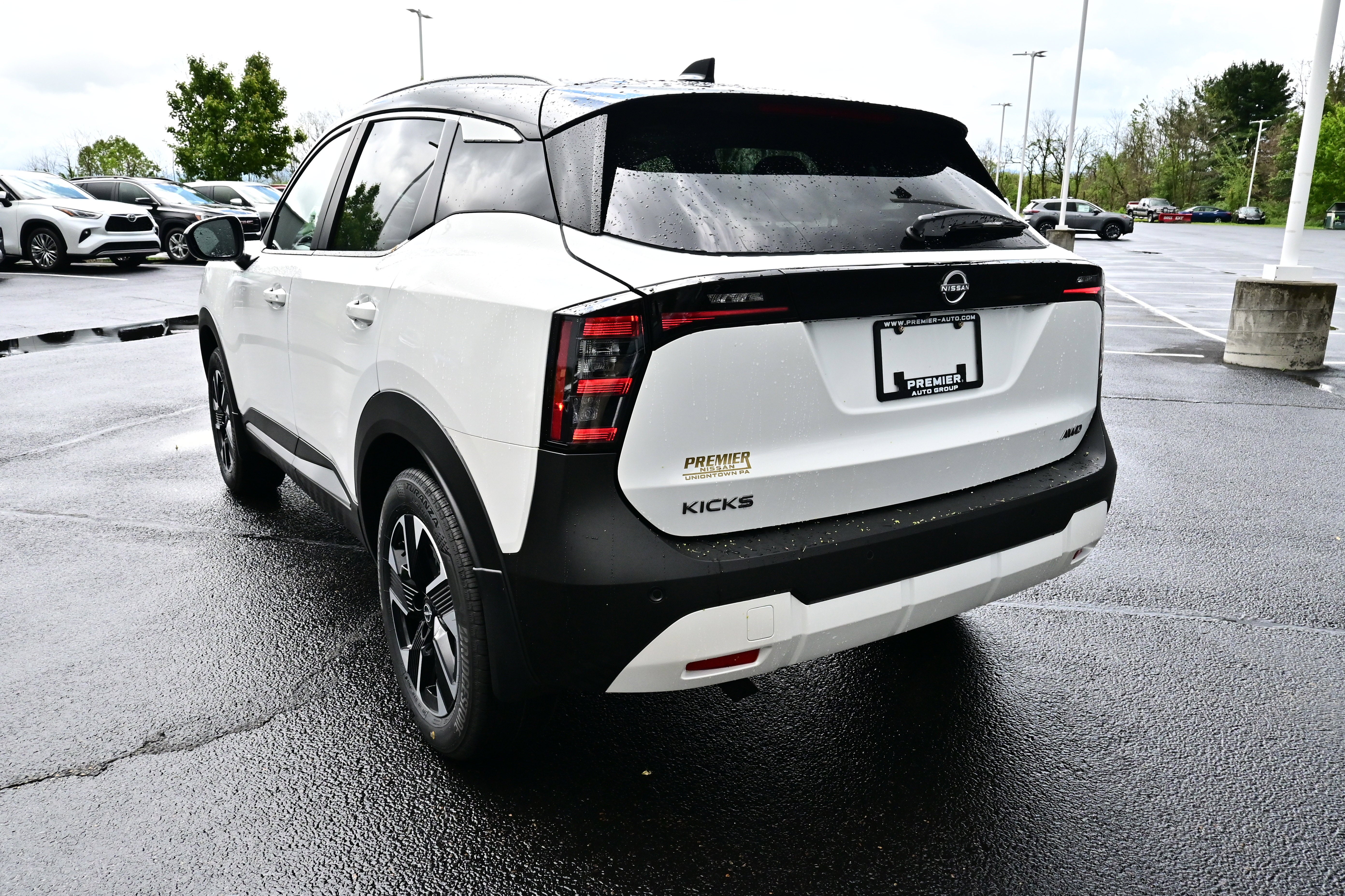 View vehicle photo 7