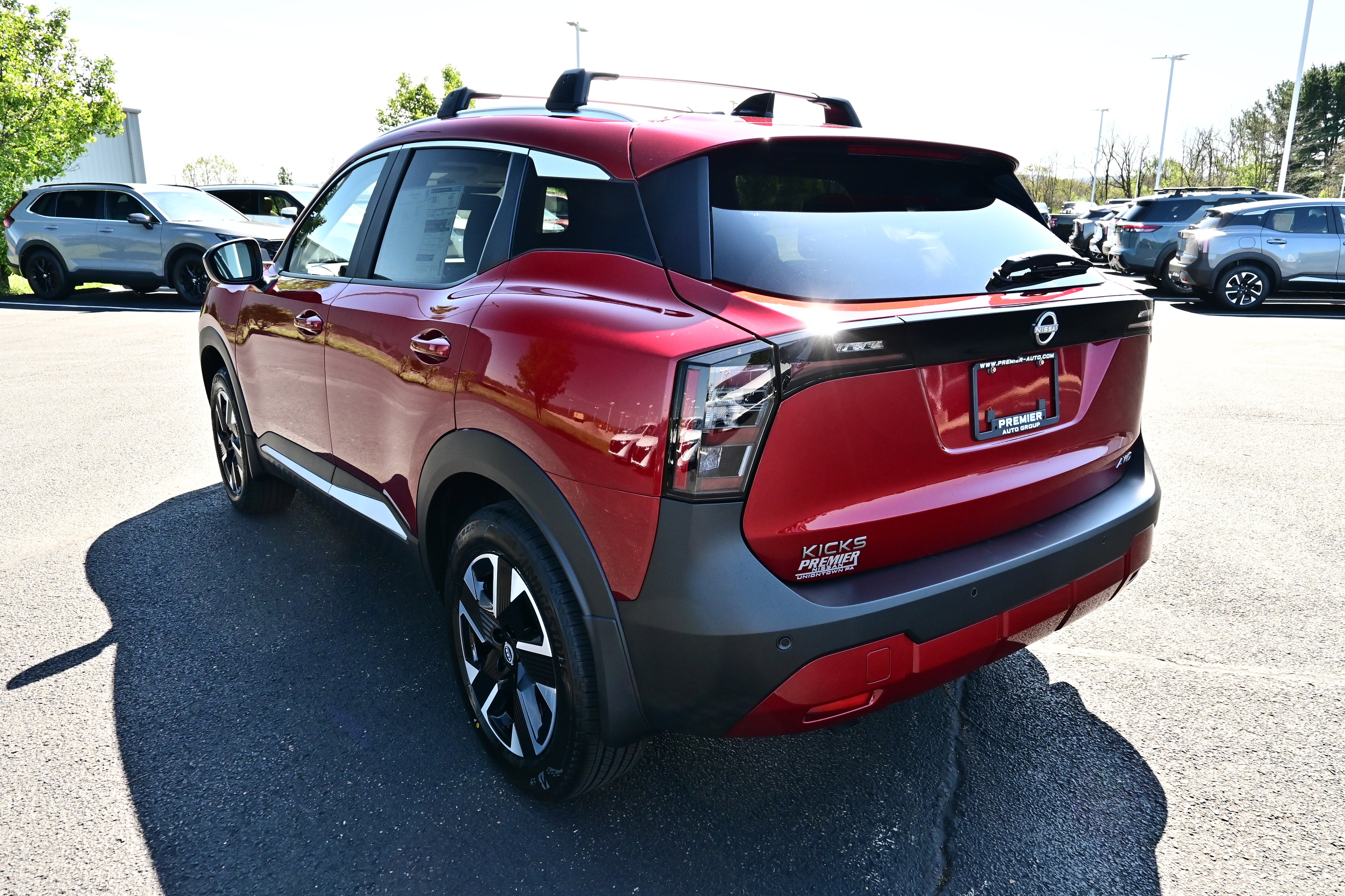 View vehicle photo 7