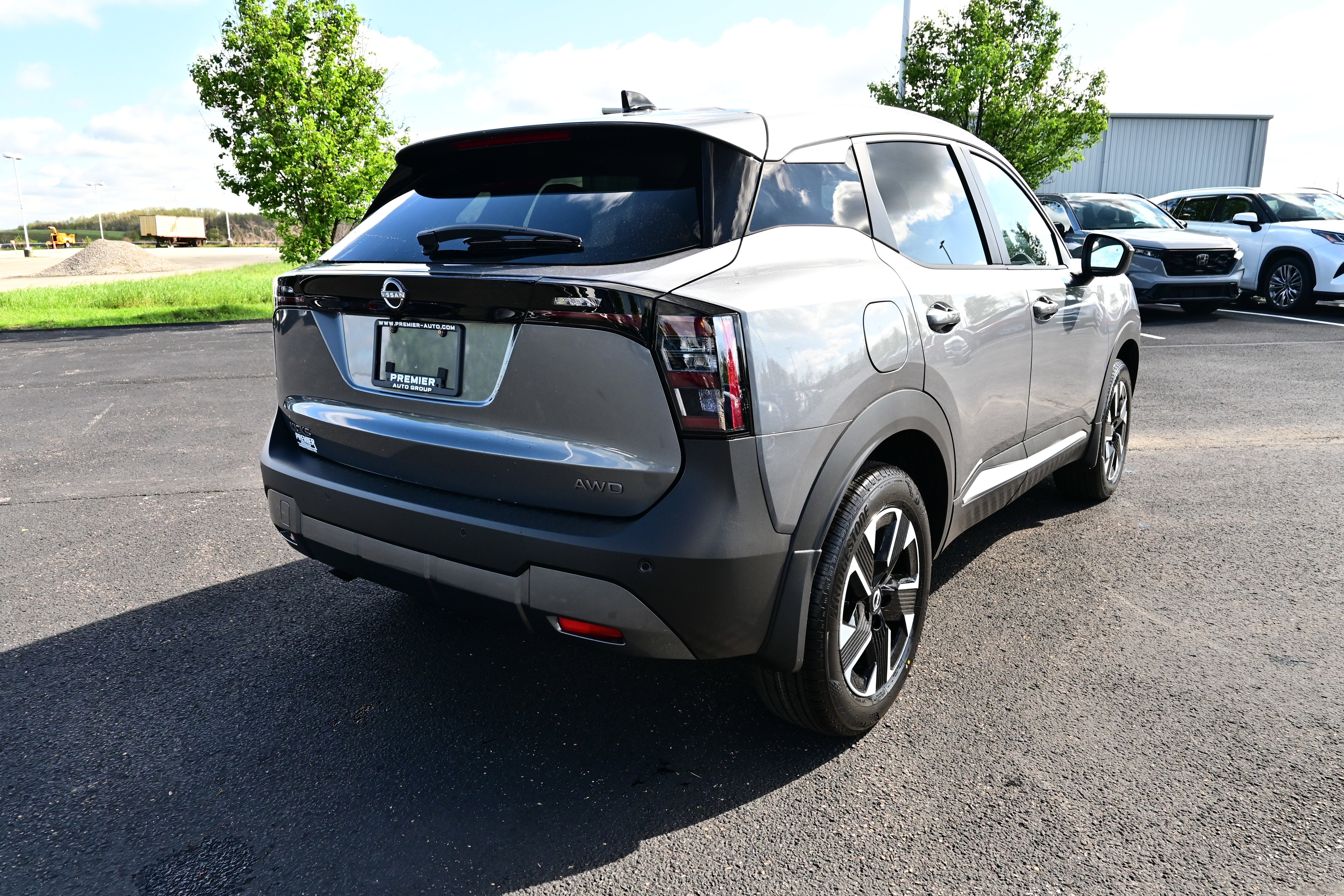 View vehicle photo 5
