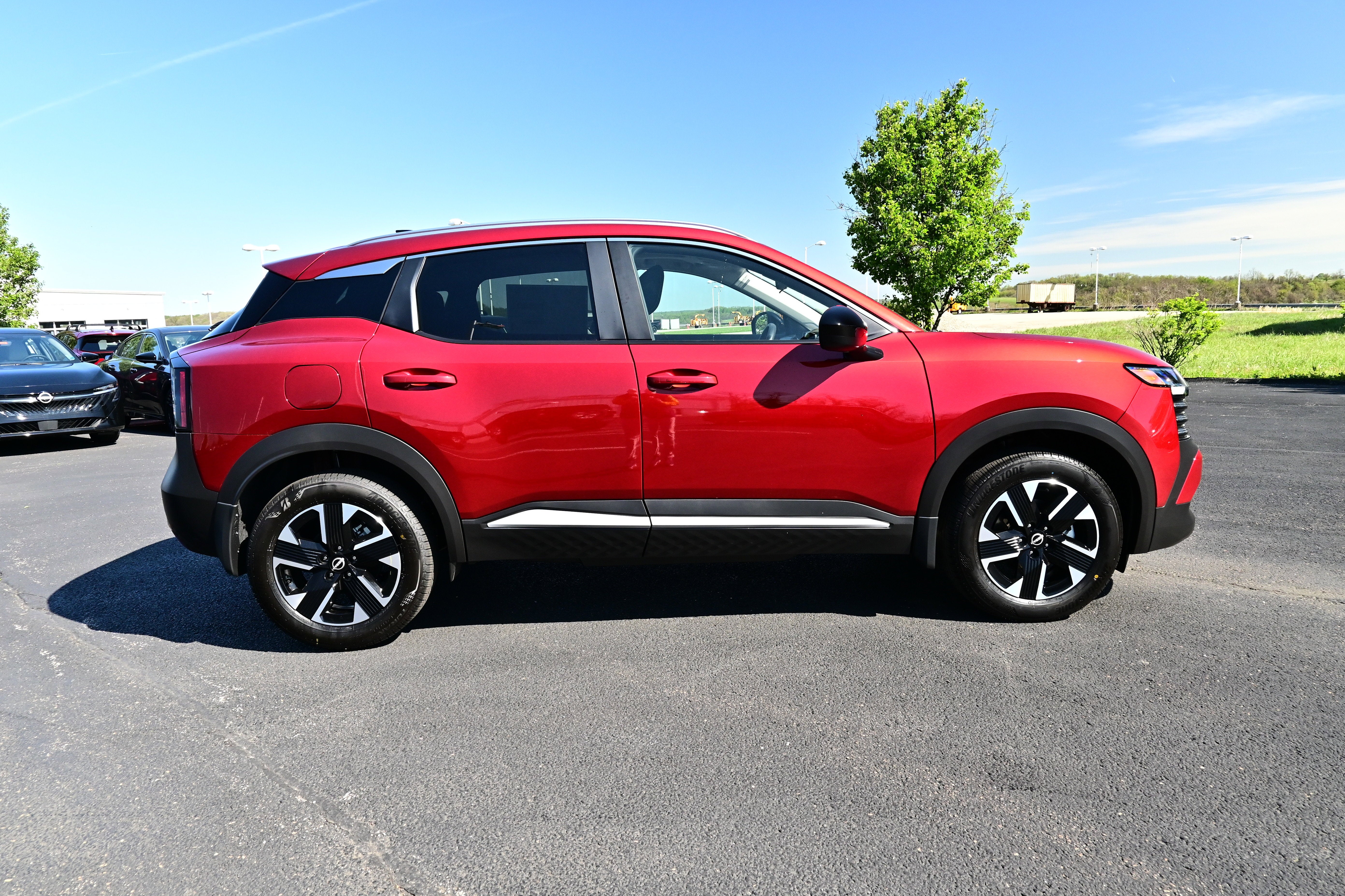 View vehicle photo 4