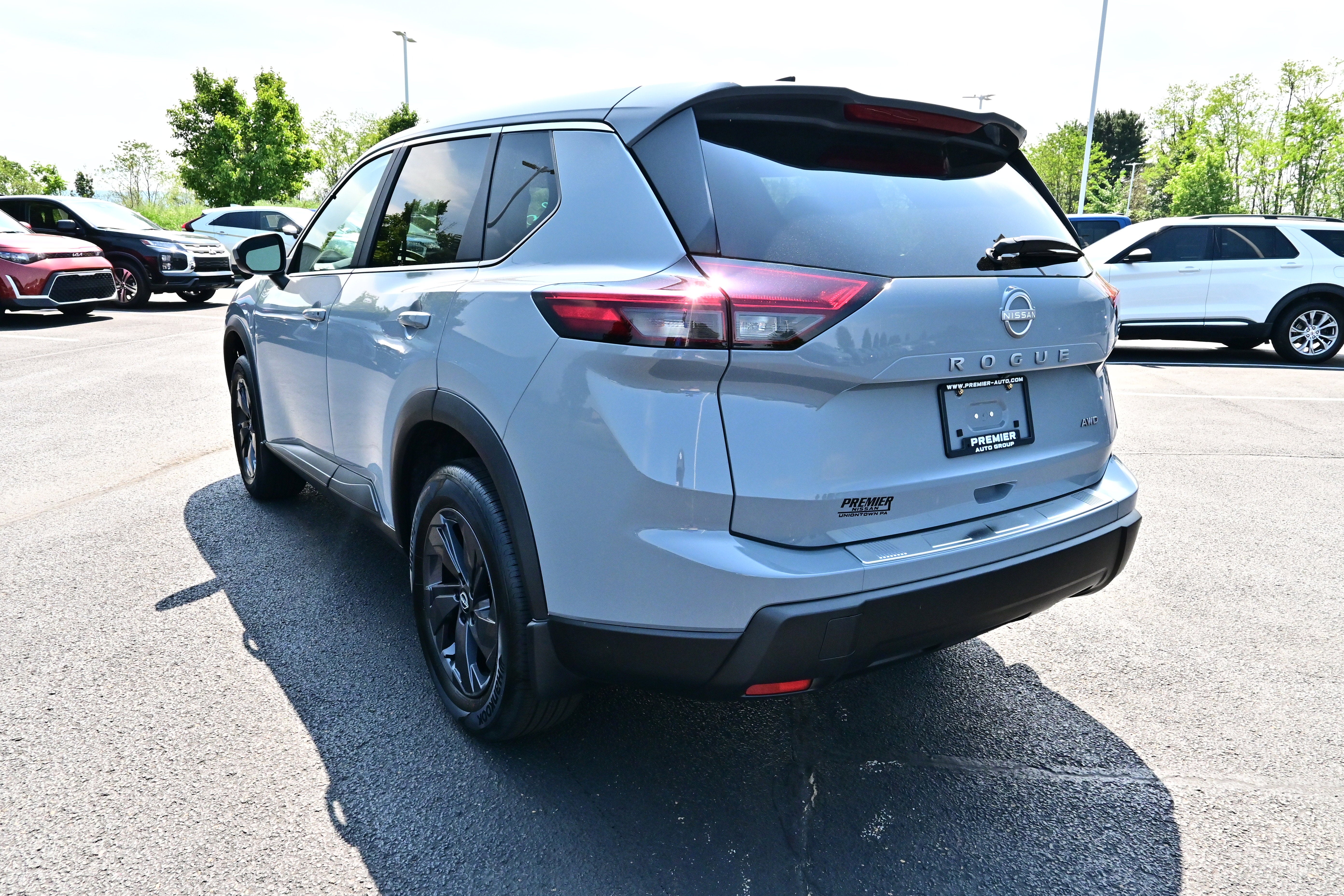 View vehicle photo 7