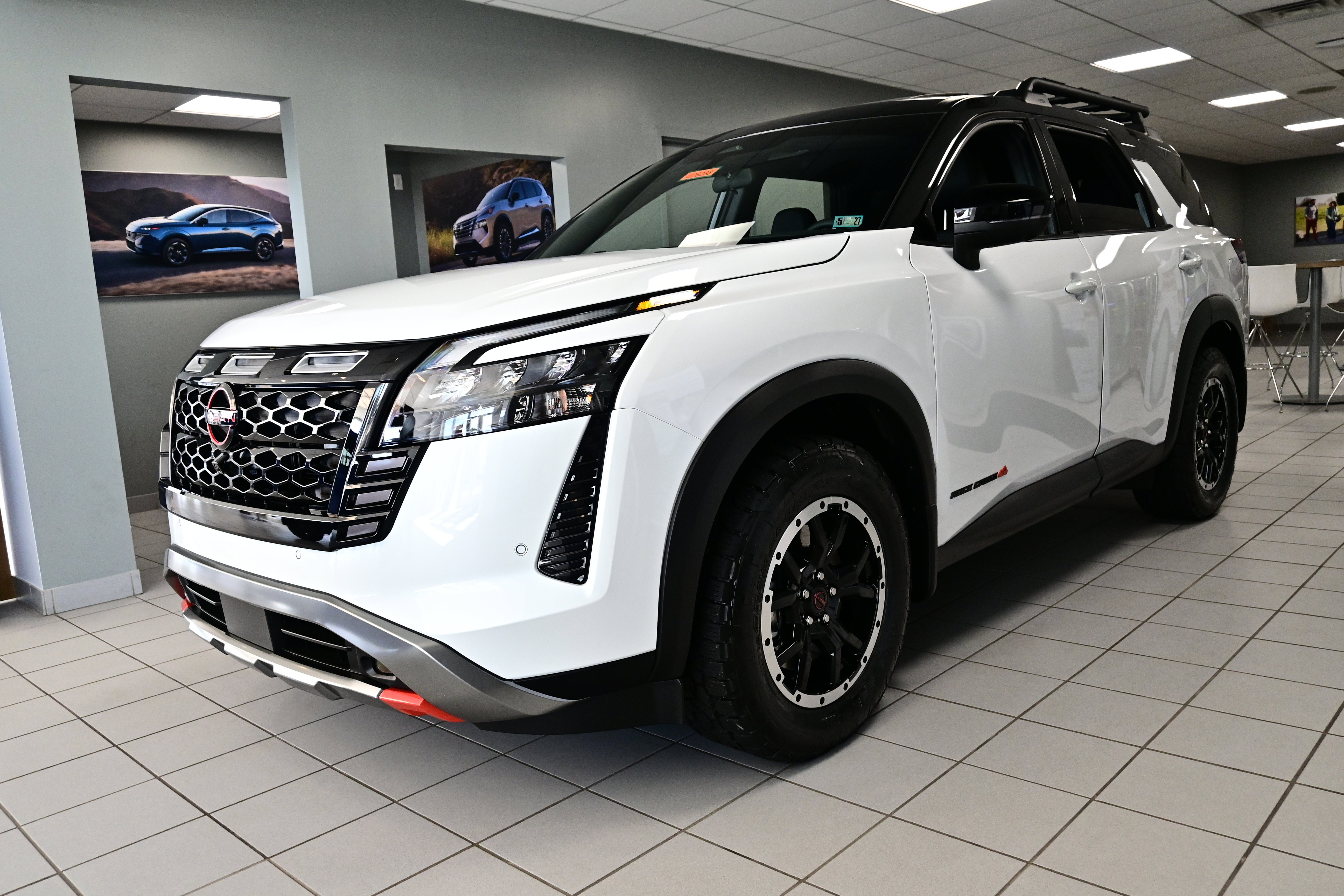 View vehicle photo 3