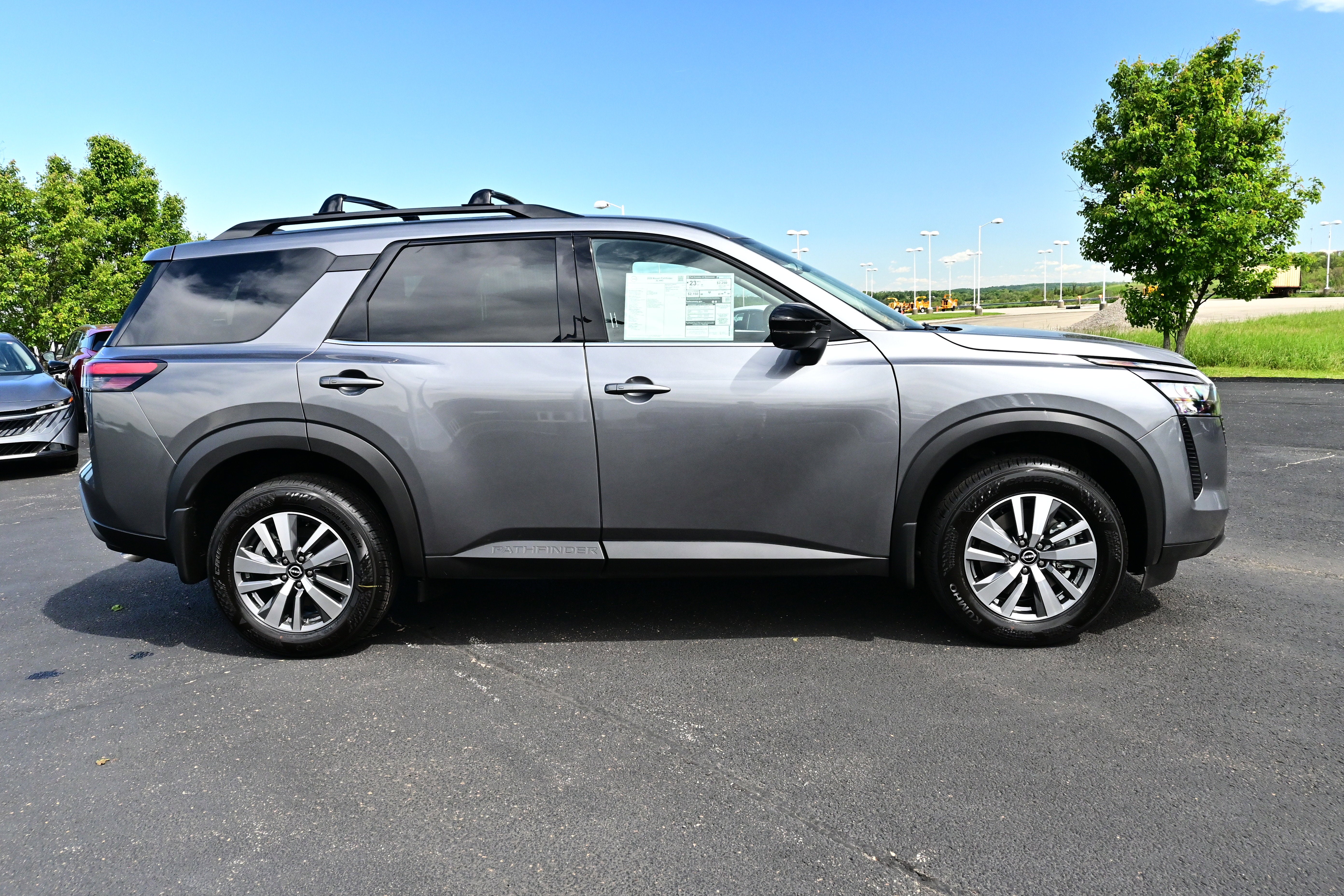 View vehicle photo 4