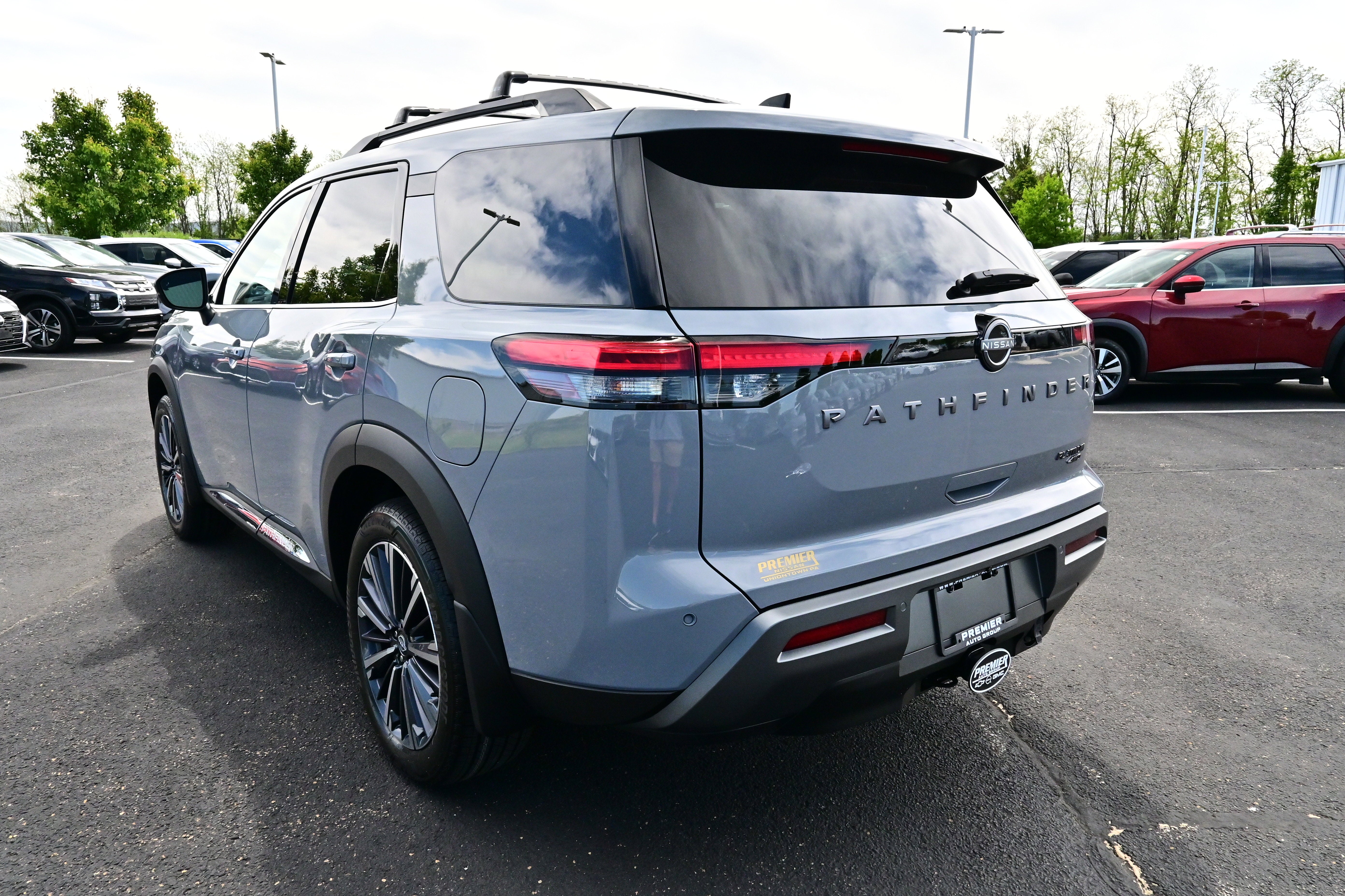 View vehicle photo 7