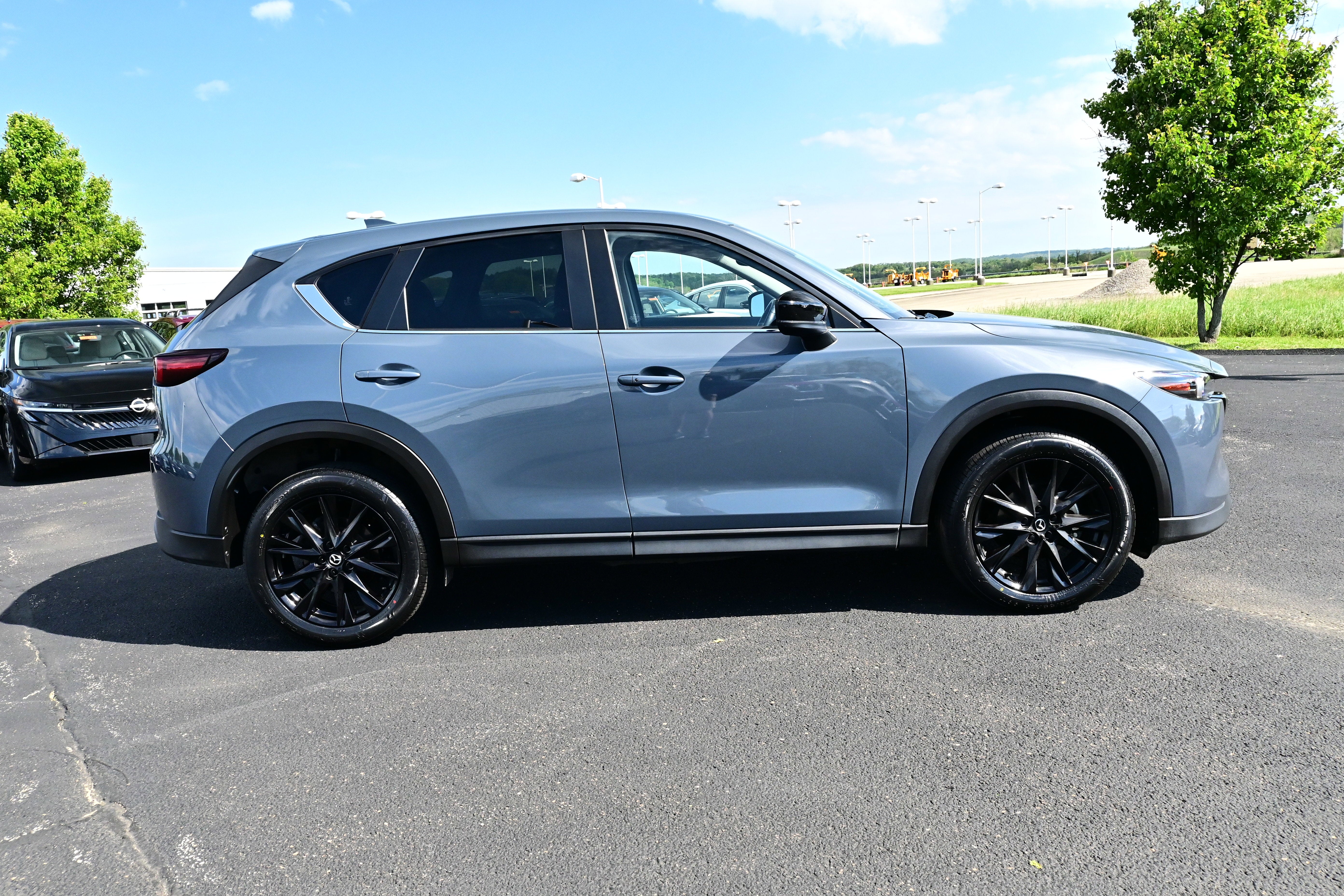 View vehicle photo 4