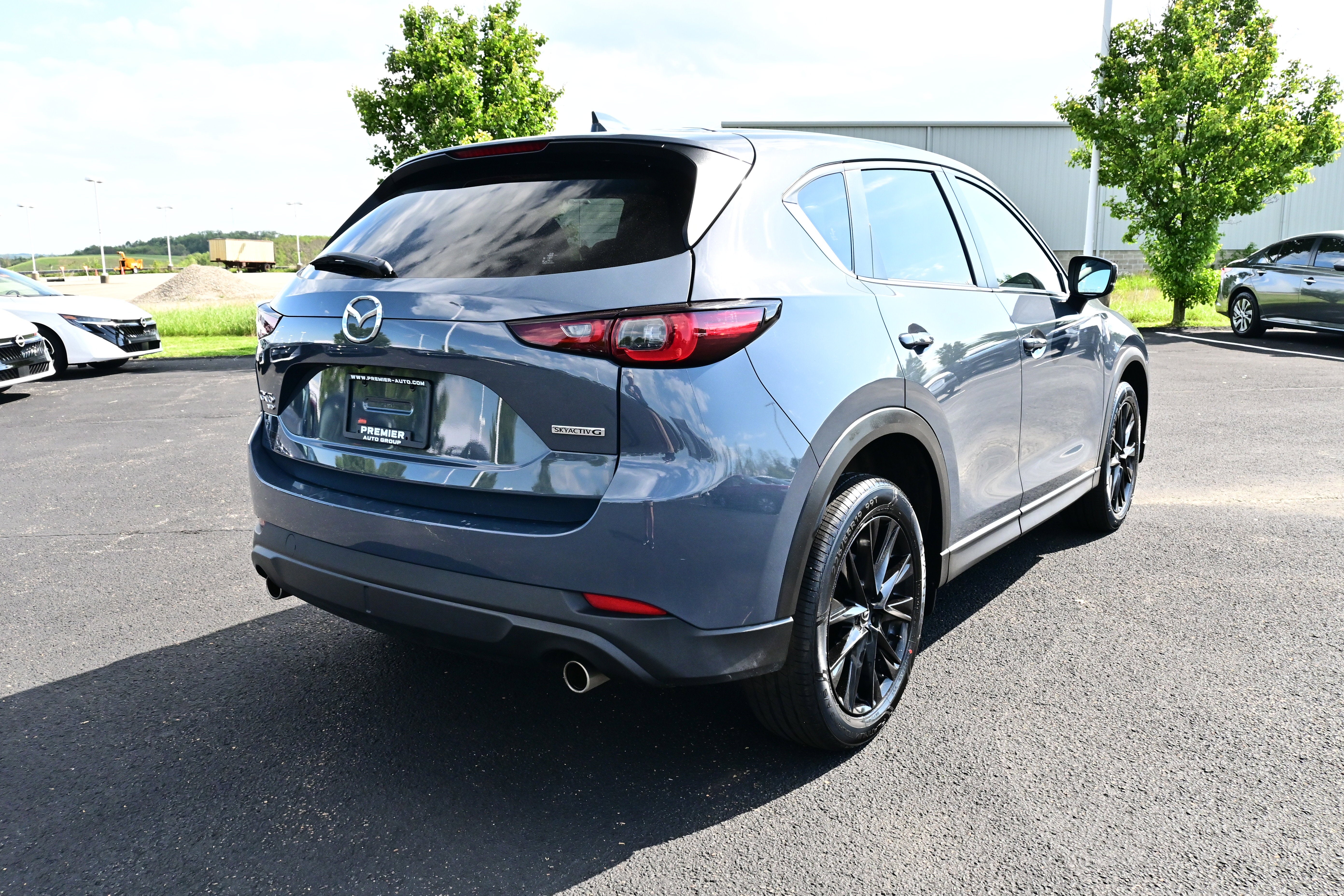 View vehicle photo 5