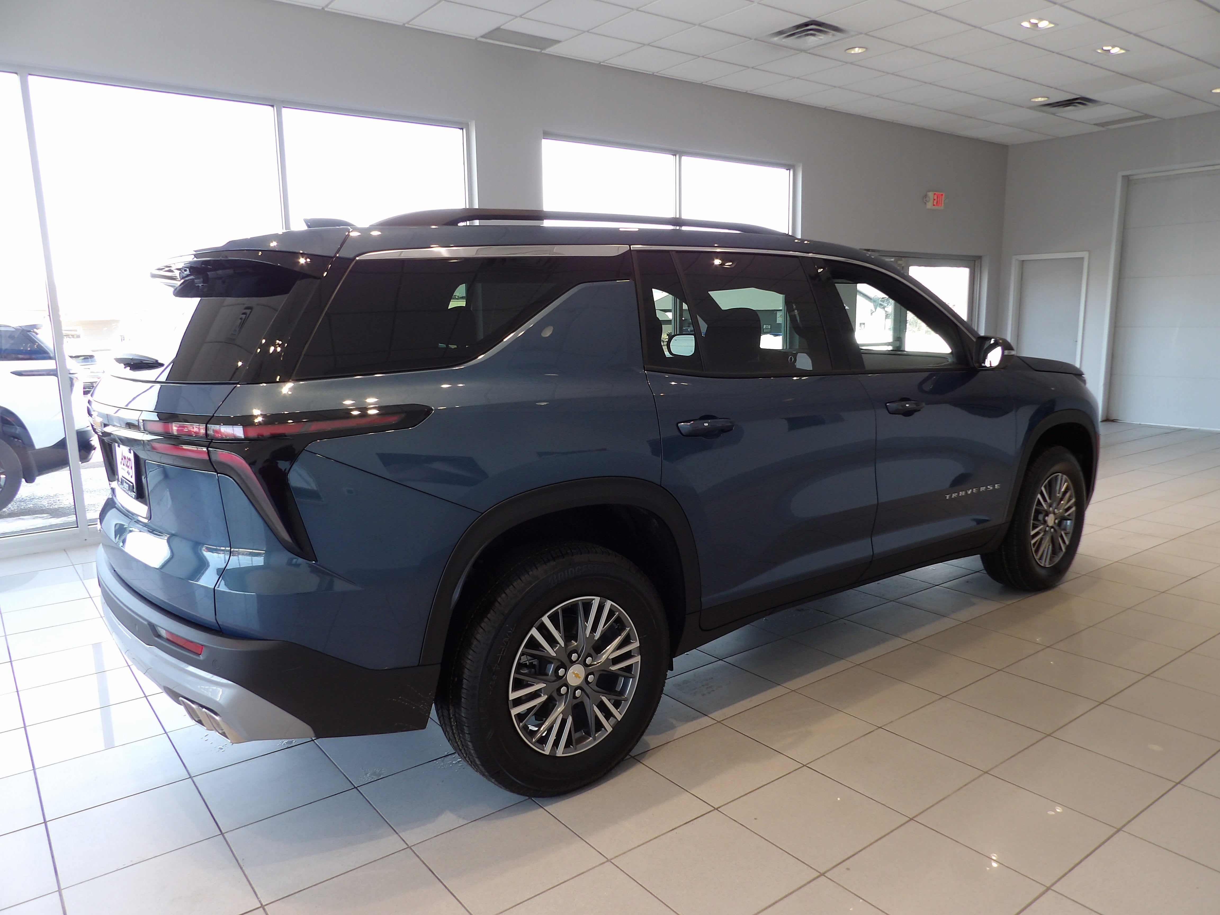 View vehicle photo 4