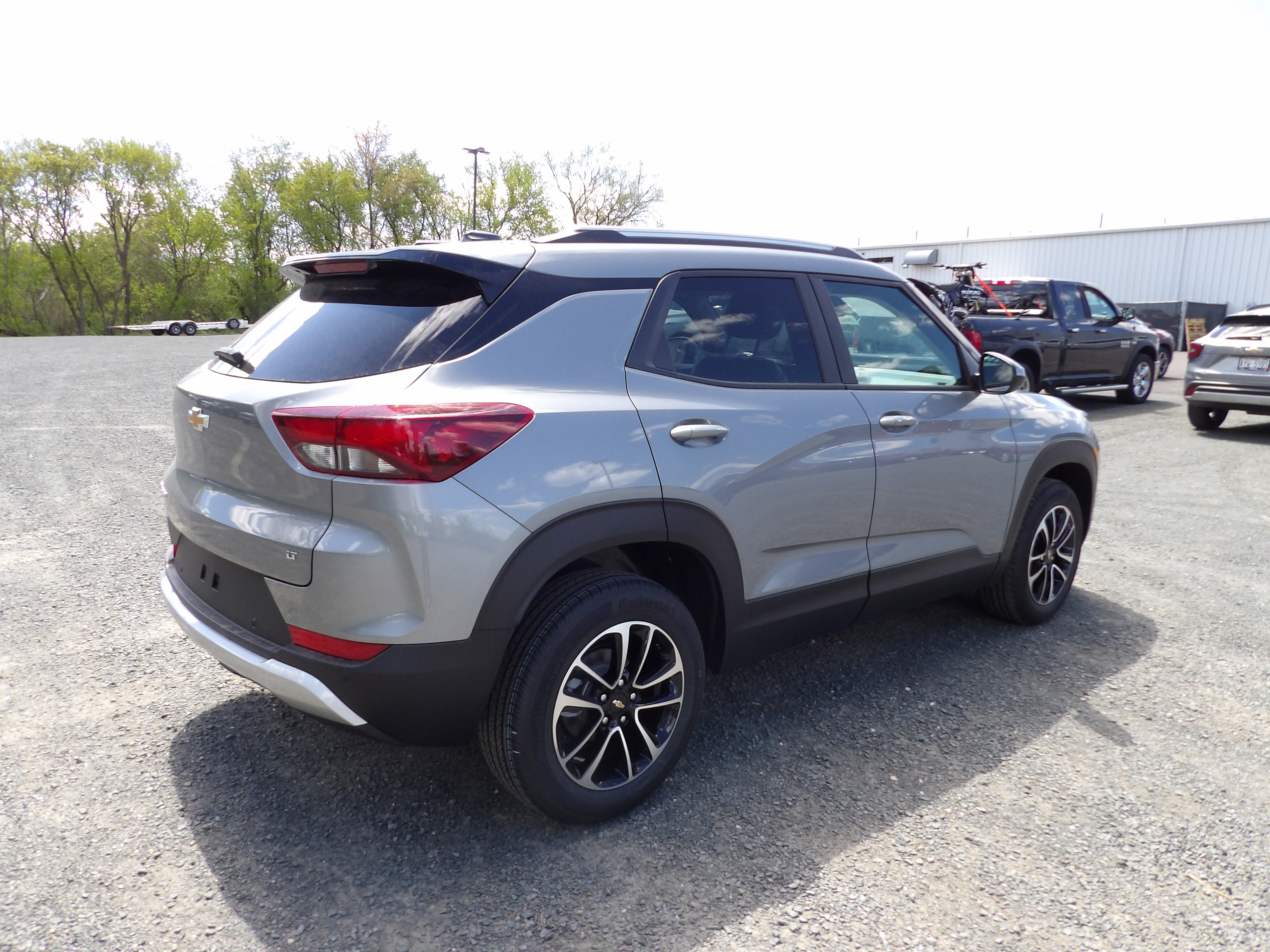 View vehicle photo 4