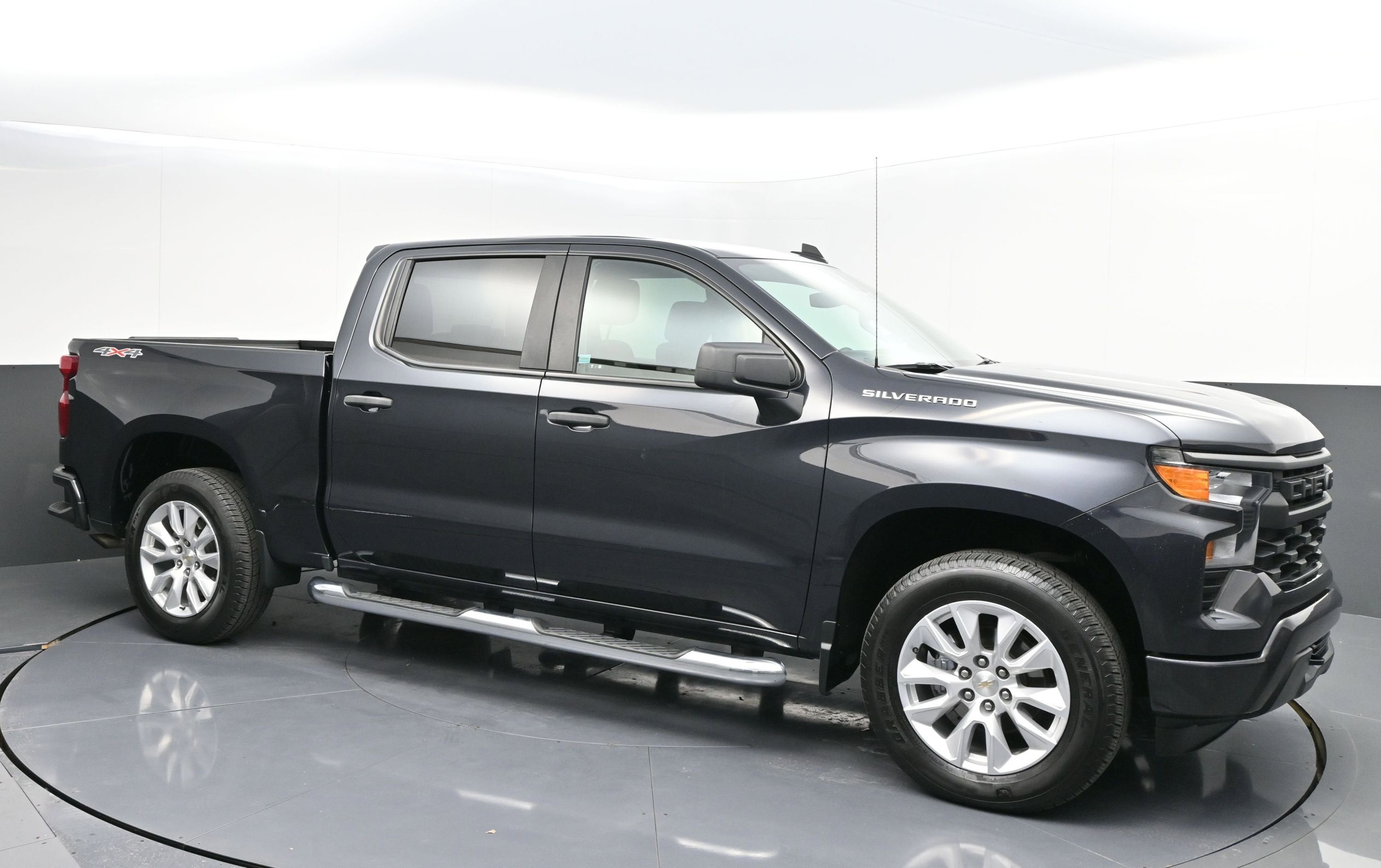 View vehicle photo 2