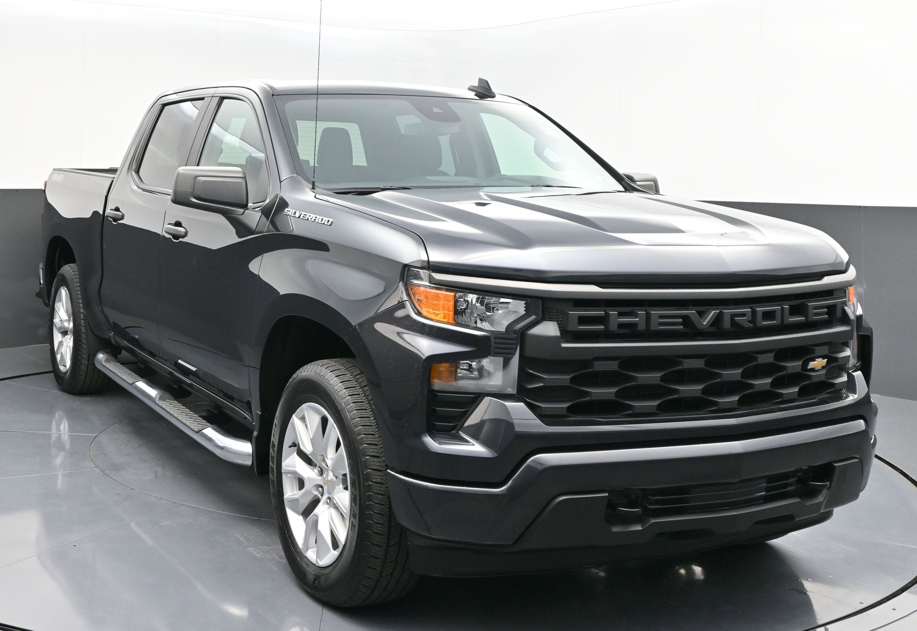 View vehicle photo 3