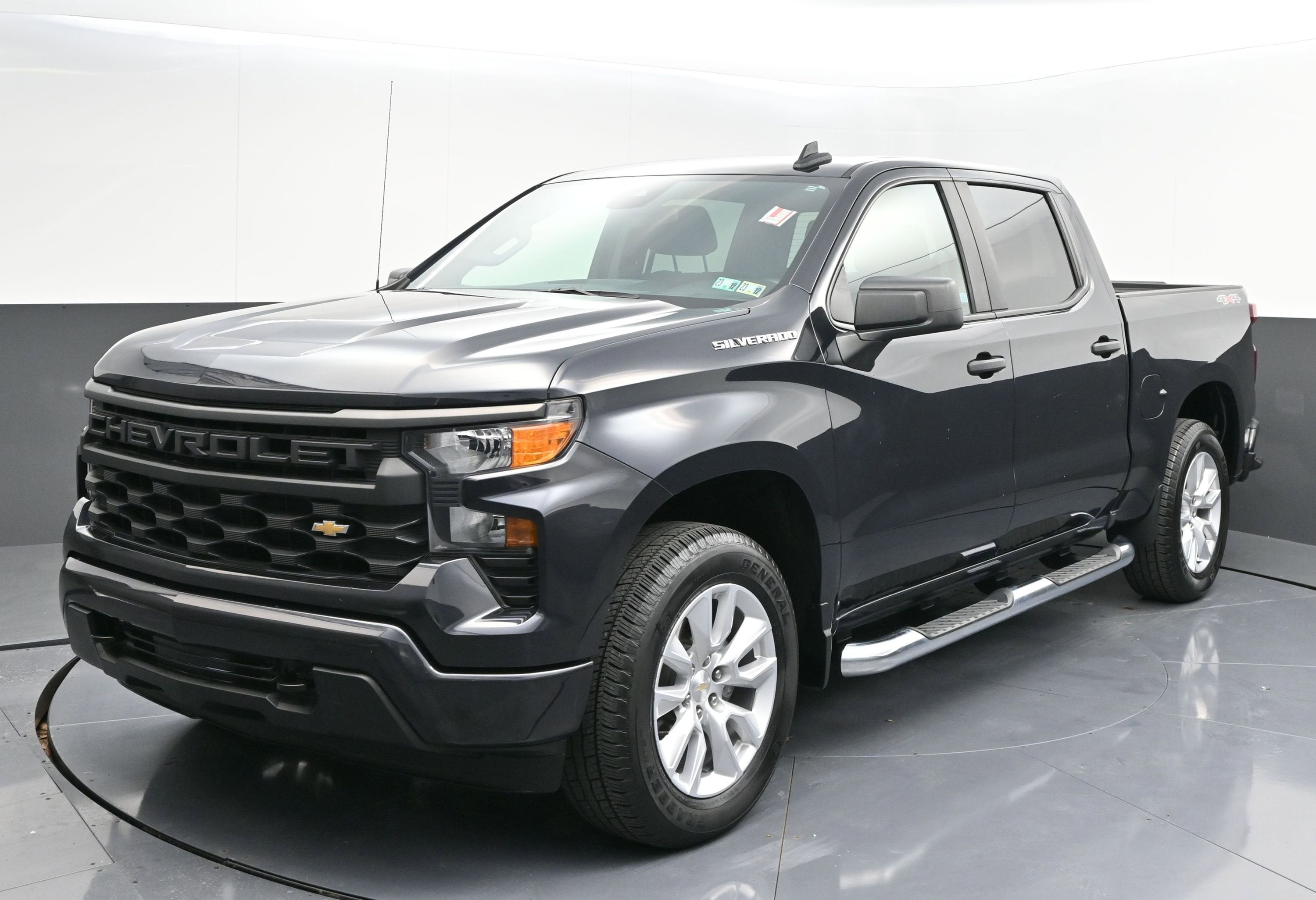 View vehicle photo 4
