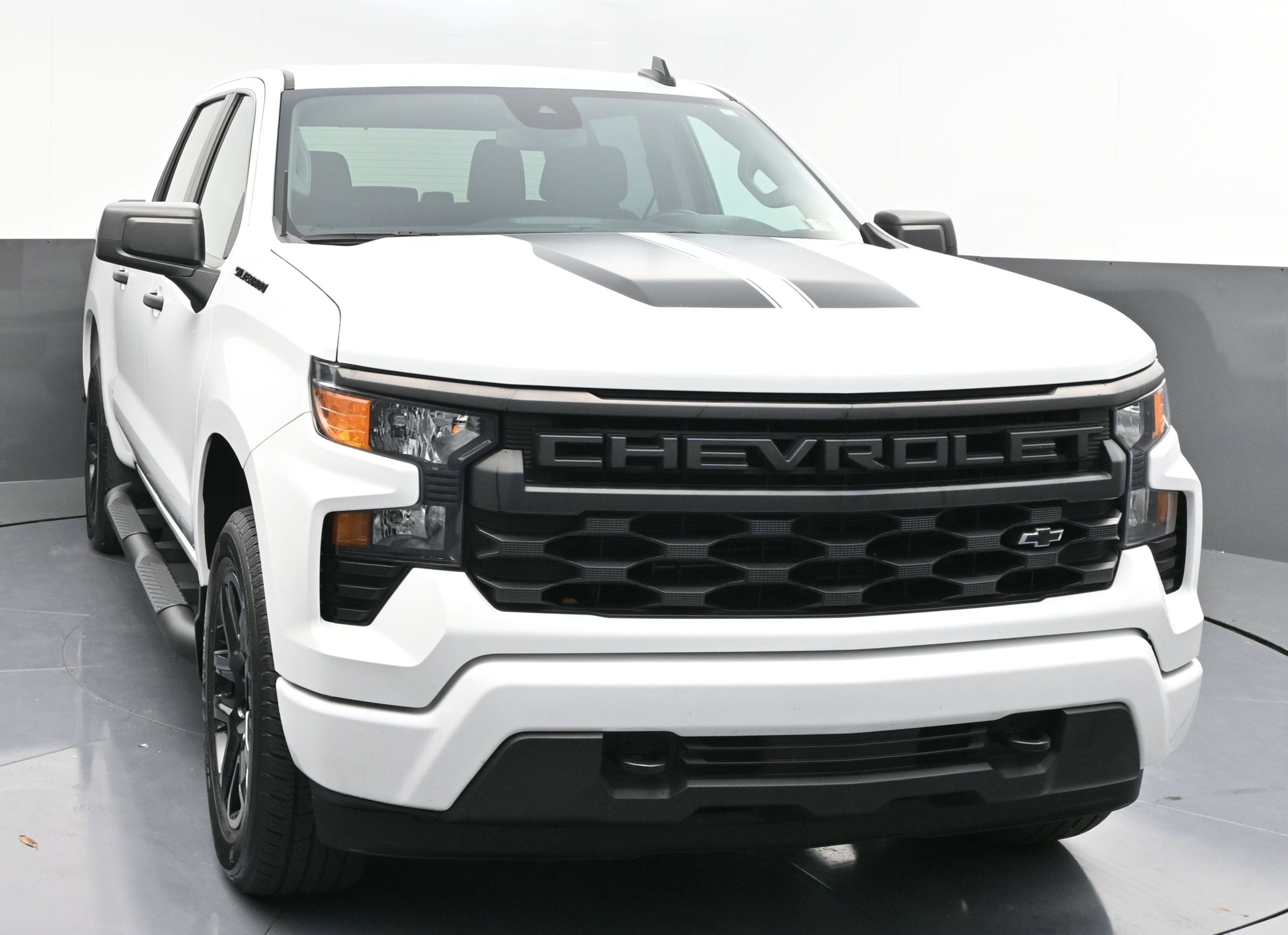 View vehicle photo 2