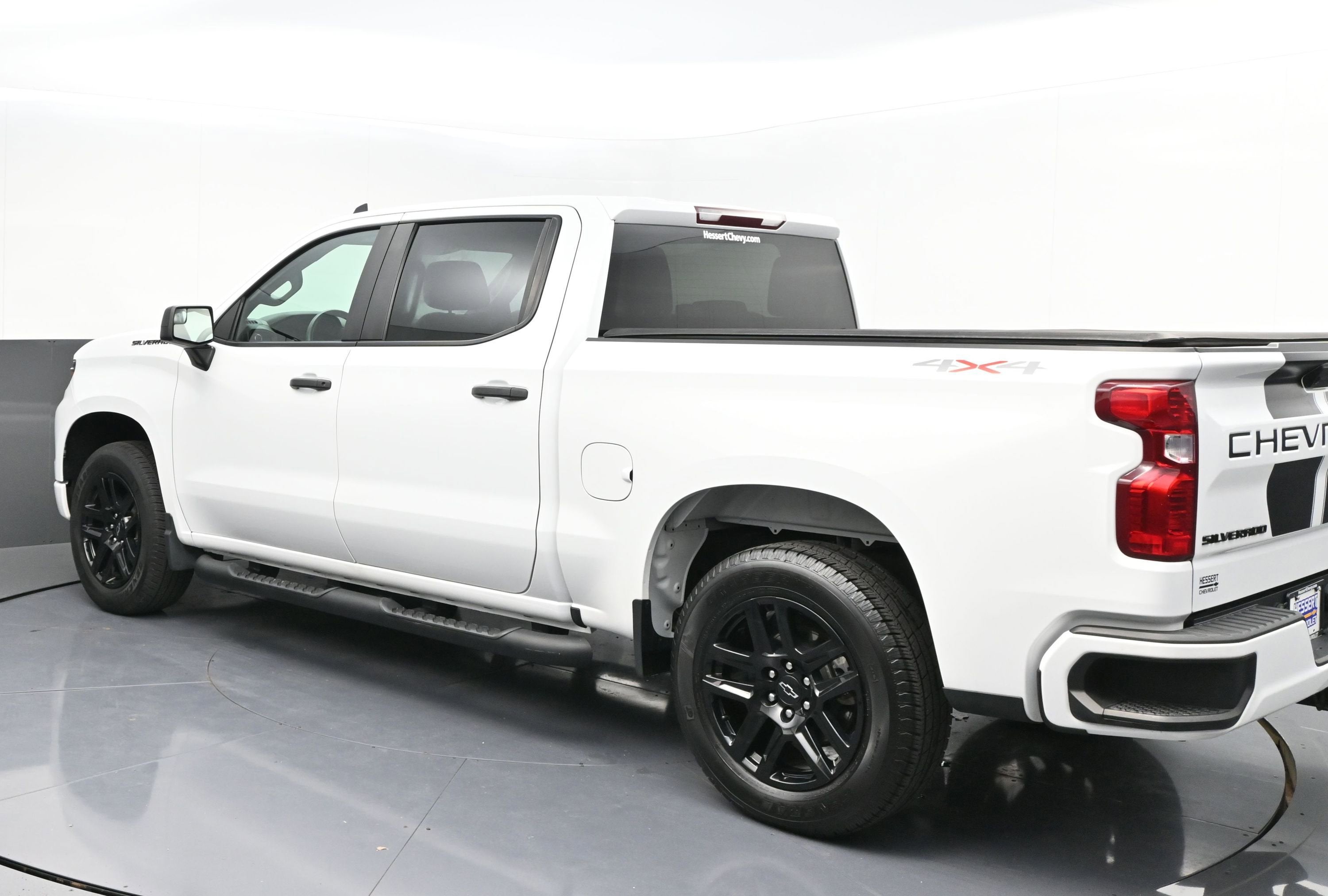View vehicle photo 5