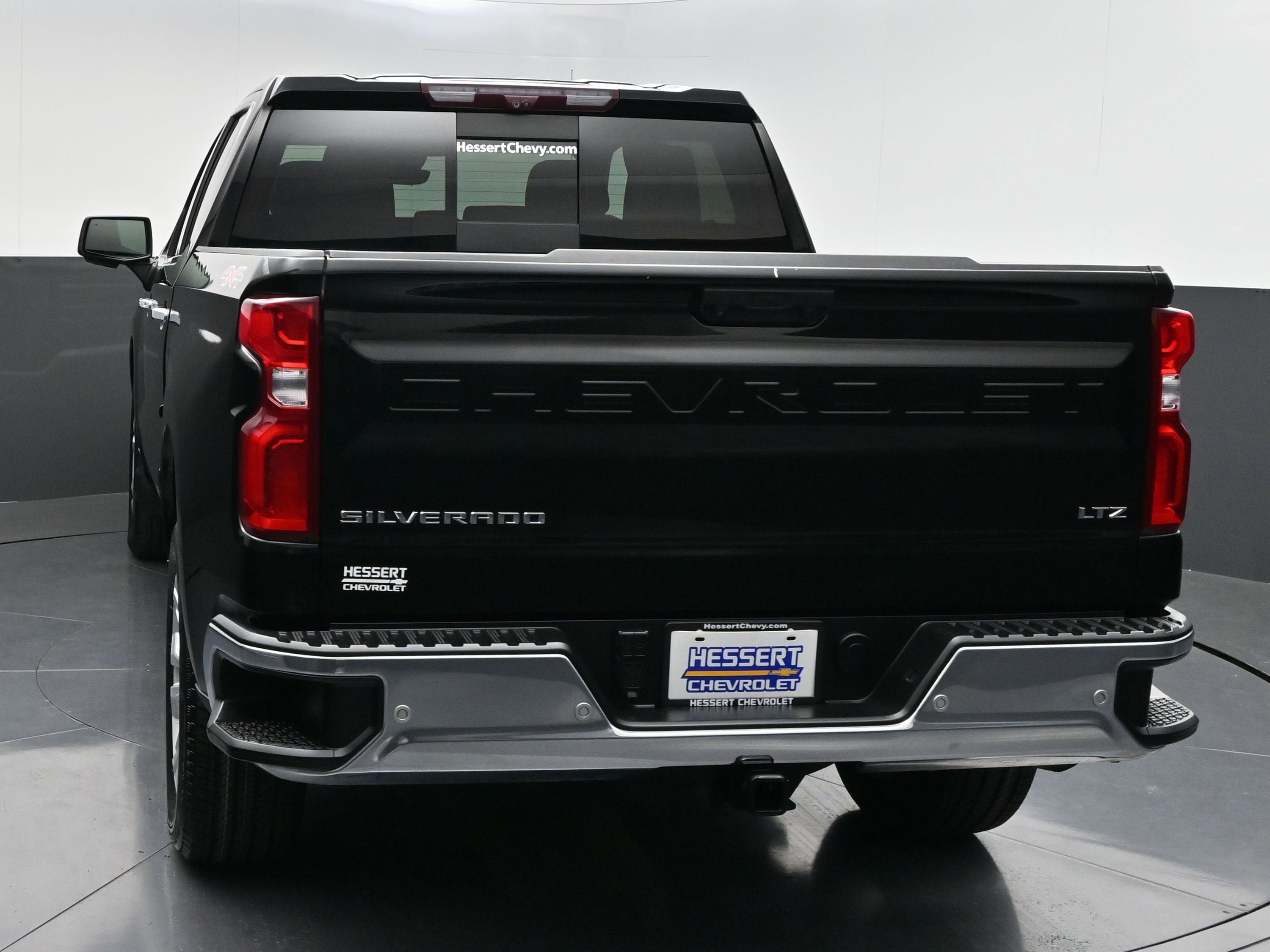 View vehicle photo 6