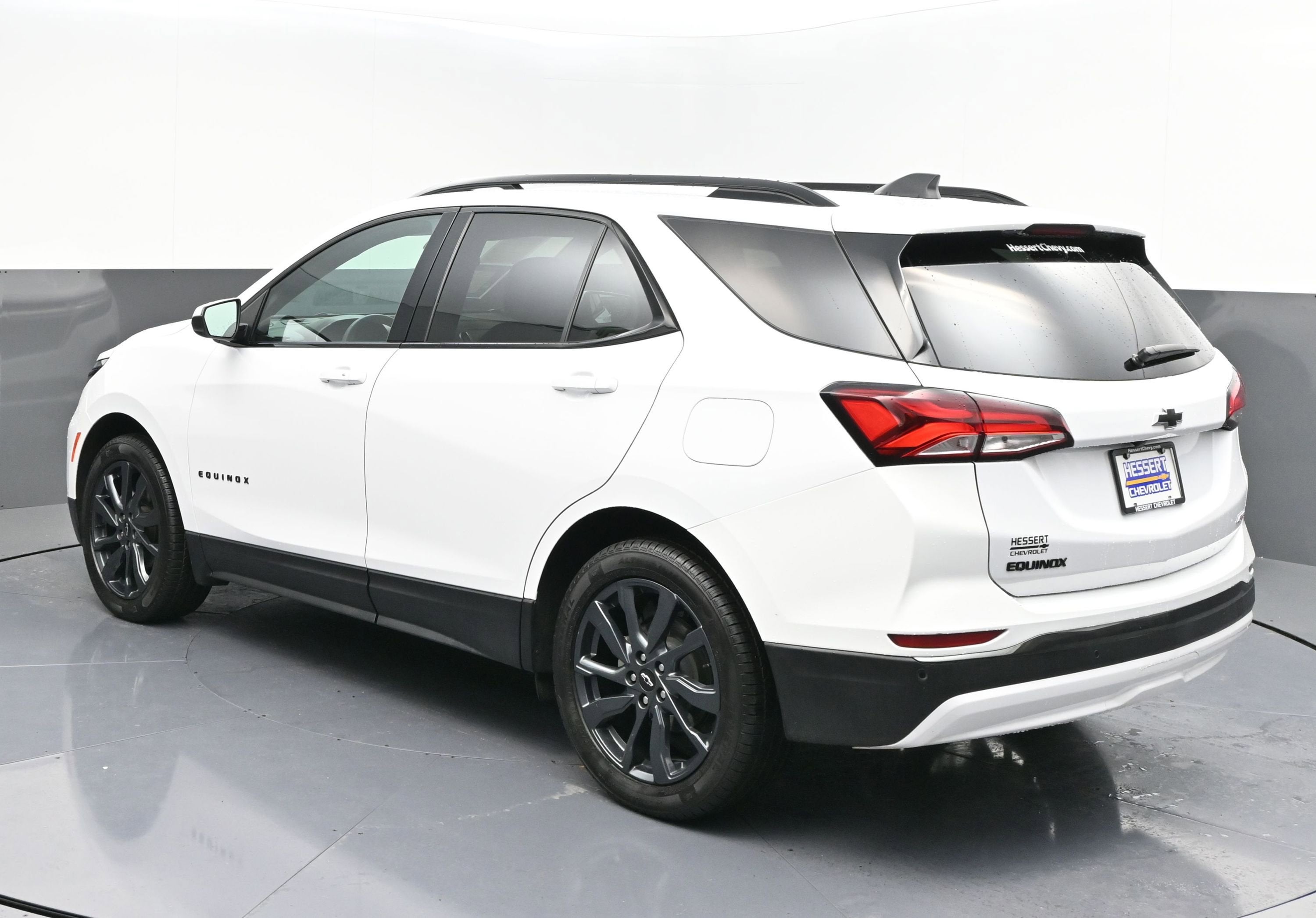 View vehicle photo 5
