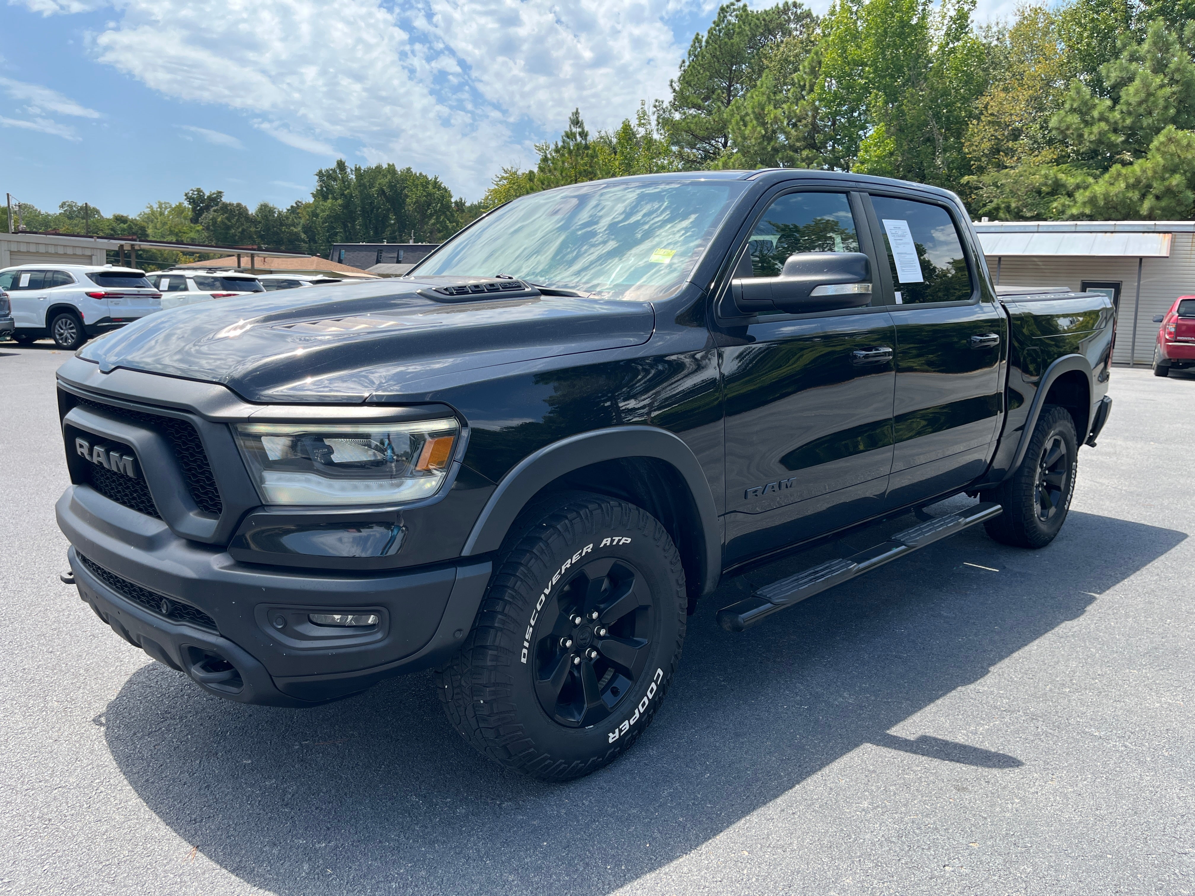 2020 RAM 1500 Negro Camioneta Todo terreno Automática