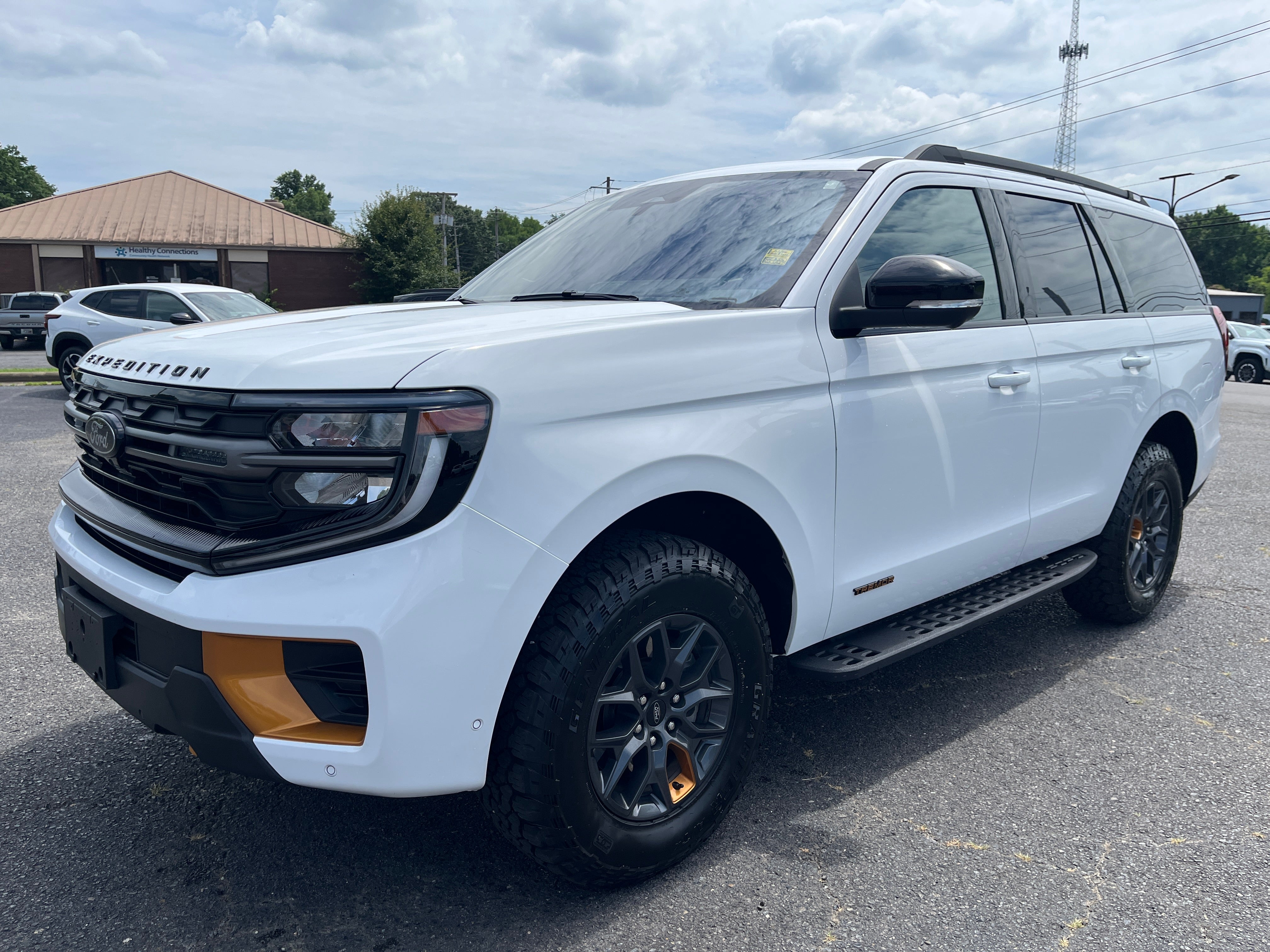 Oxford Whi 2025 Ford Expedition SUV / Crossover Four-Wheel Drive Automatic
