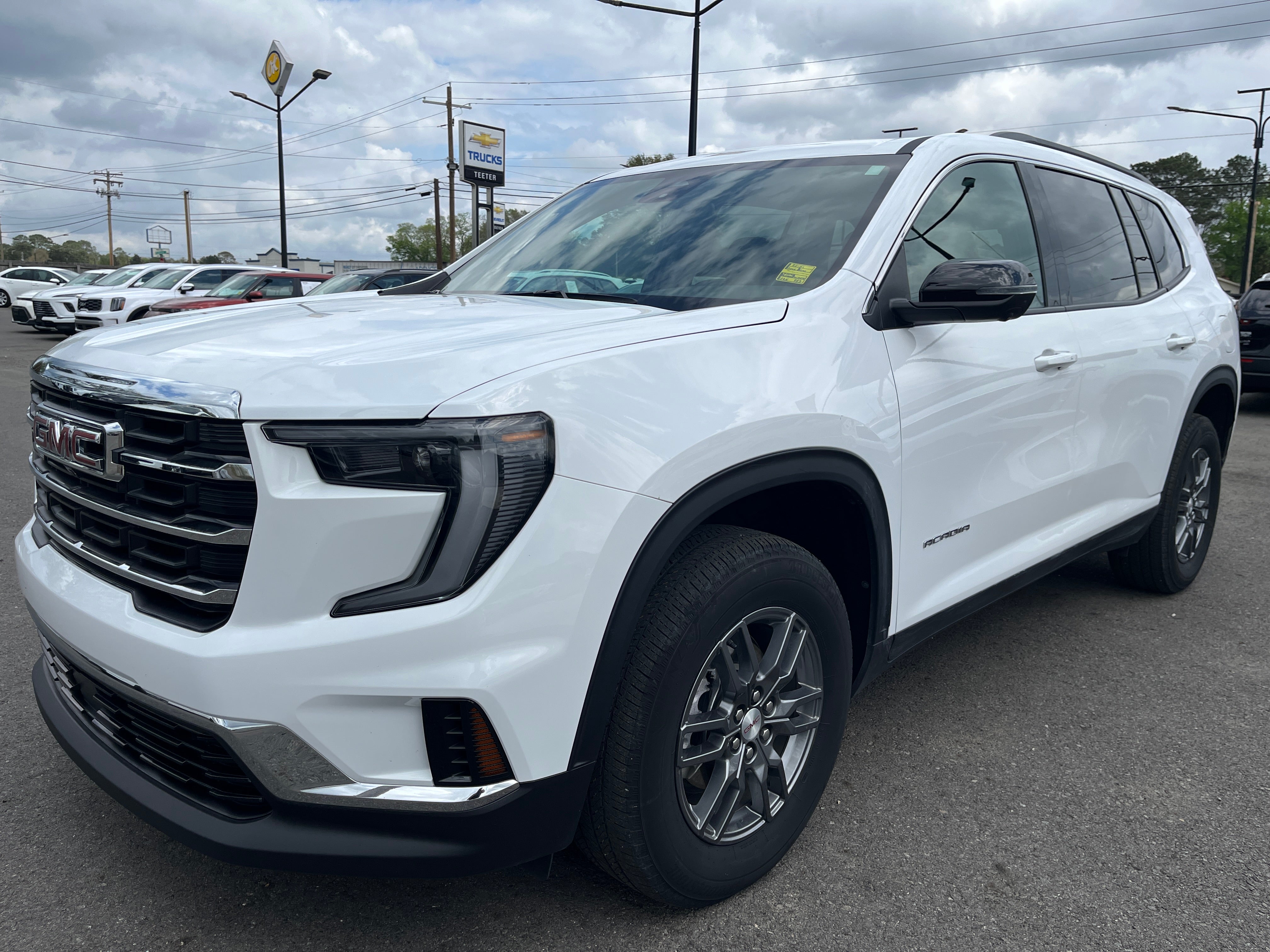 Summit White 2025 GMC Acadia SUV / Crossover Front-Wheel Drive Automatic