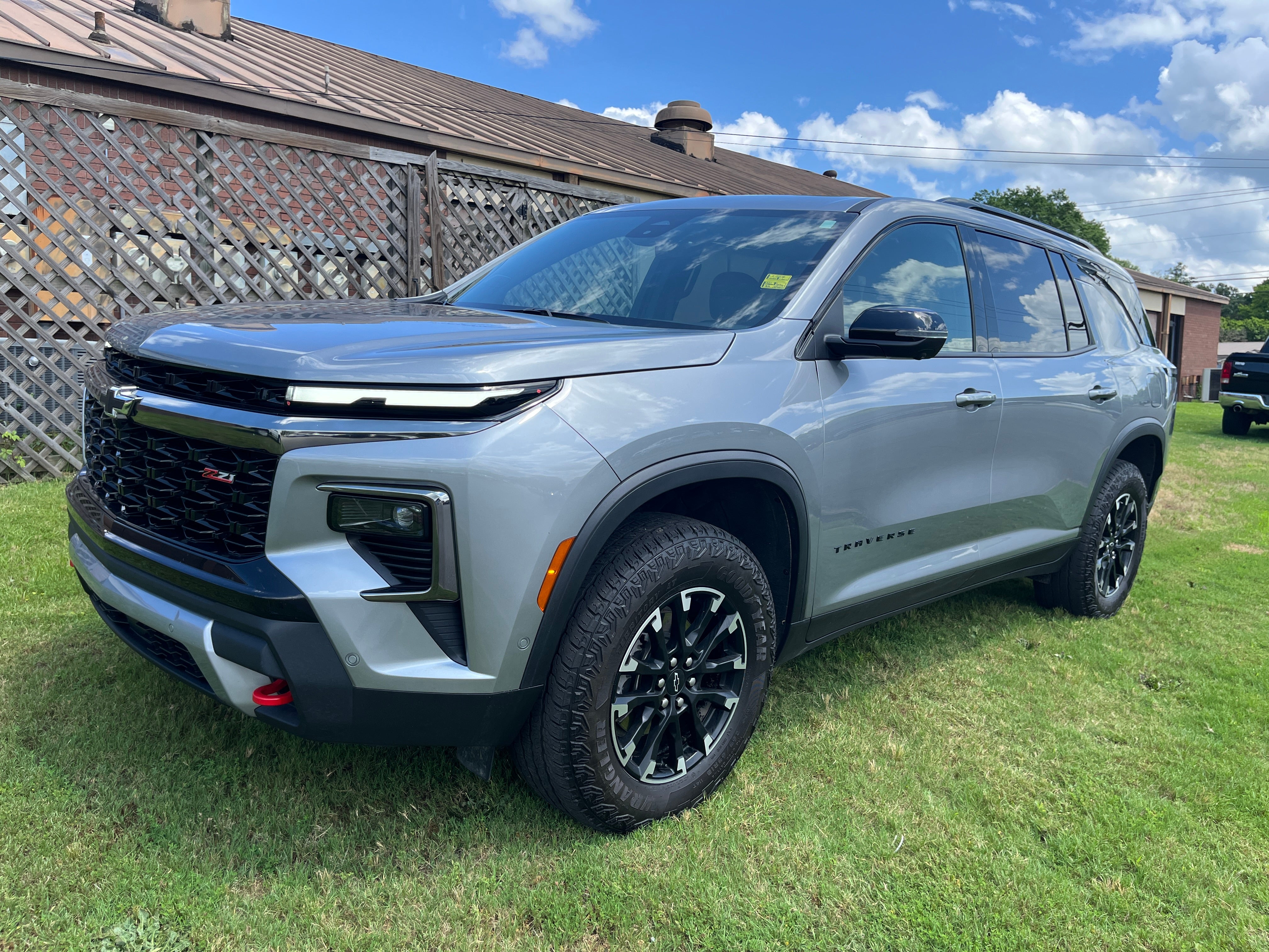 2025 Chevrolet Traverse Gris (Sterling Gray Metallic) SUV/Crossover Todo terreno Automática