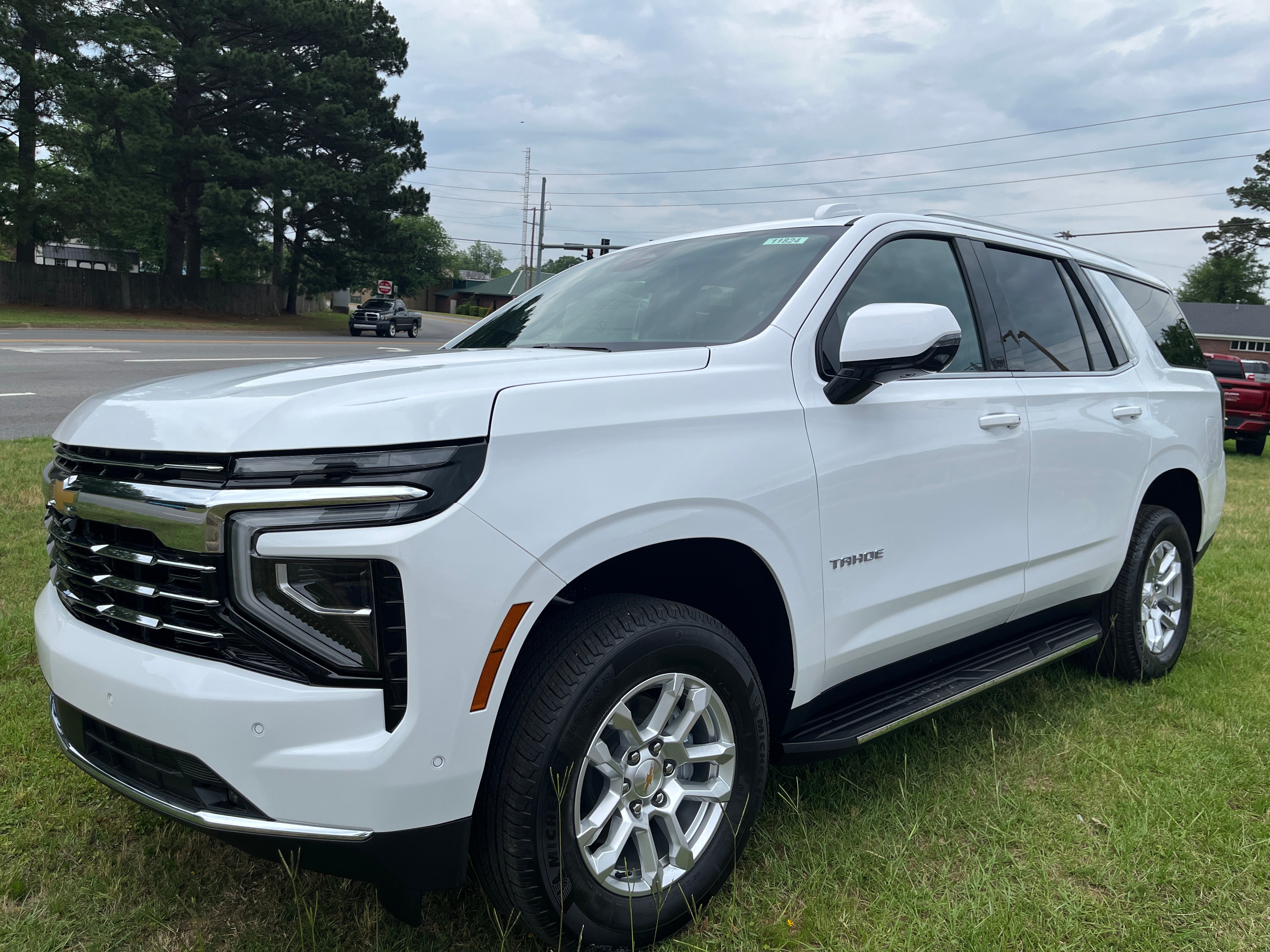Summit White 2026 Chevrolet Tahoe SUV / Crossover Four-Wheel Drive Automatic