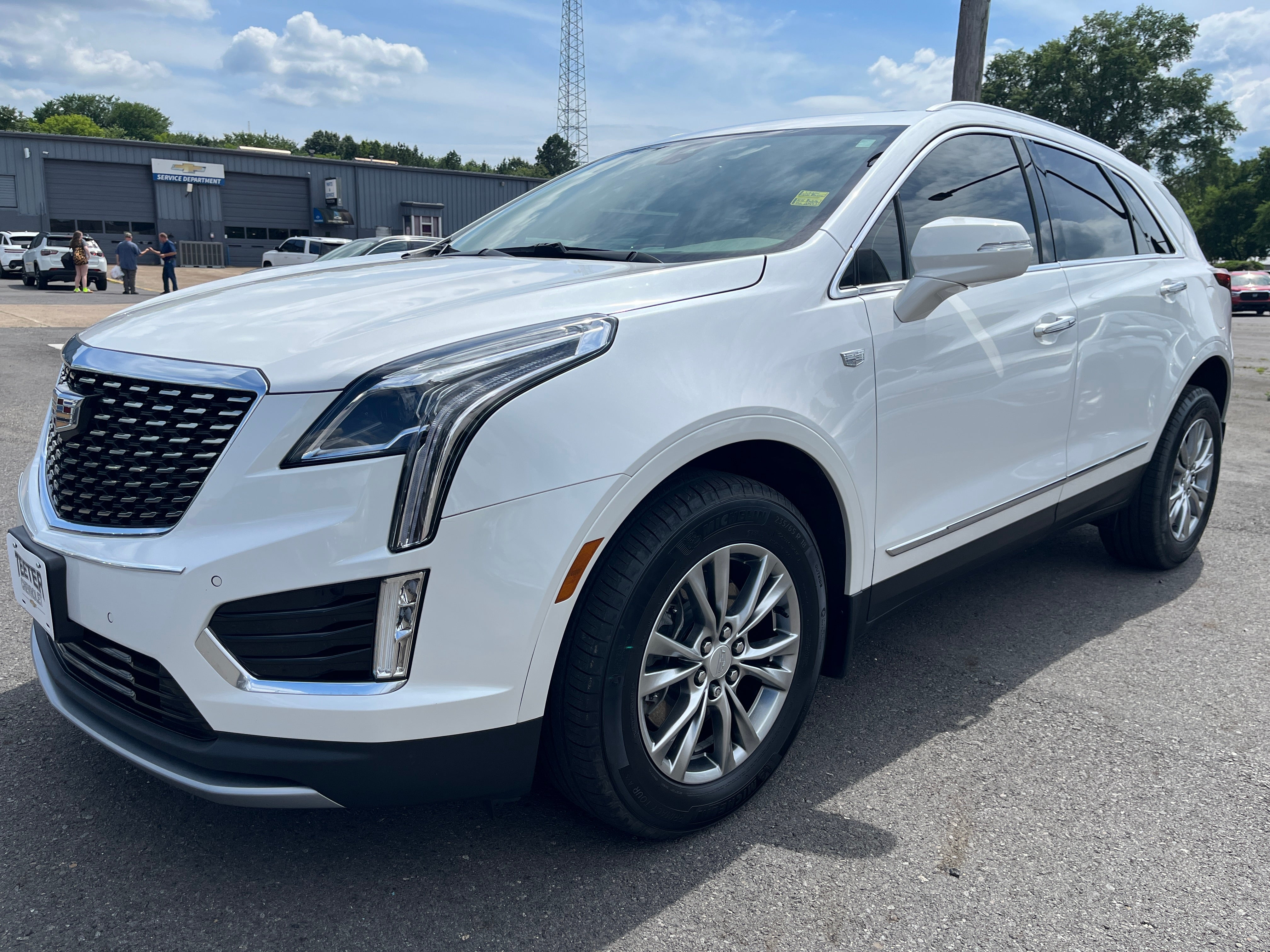 Crystal White Tricoat 2022 Cadillac XT5 SUV / Crossover Four-Wheel Drive Automatic