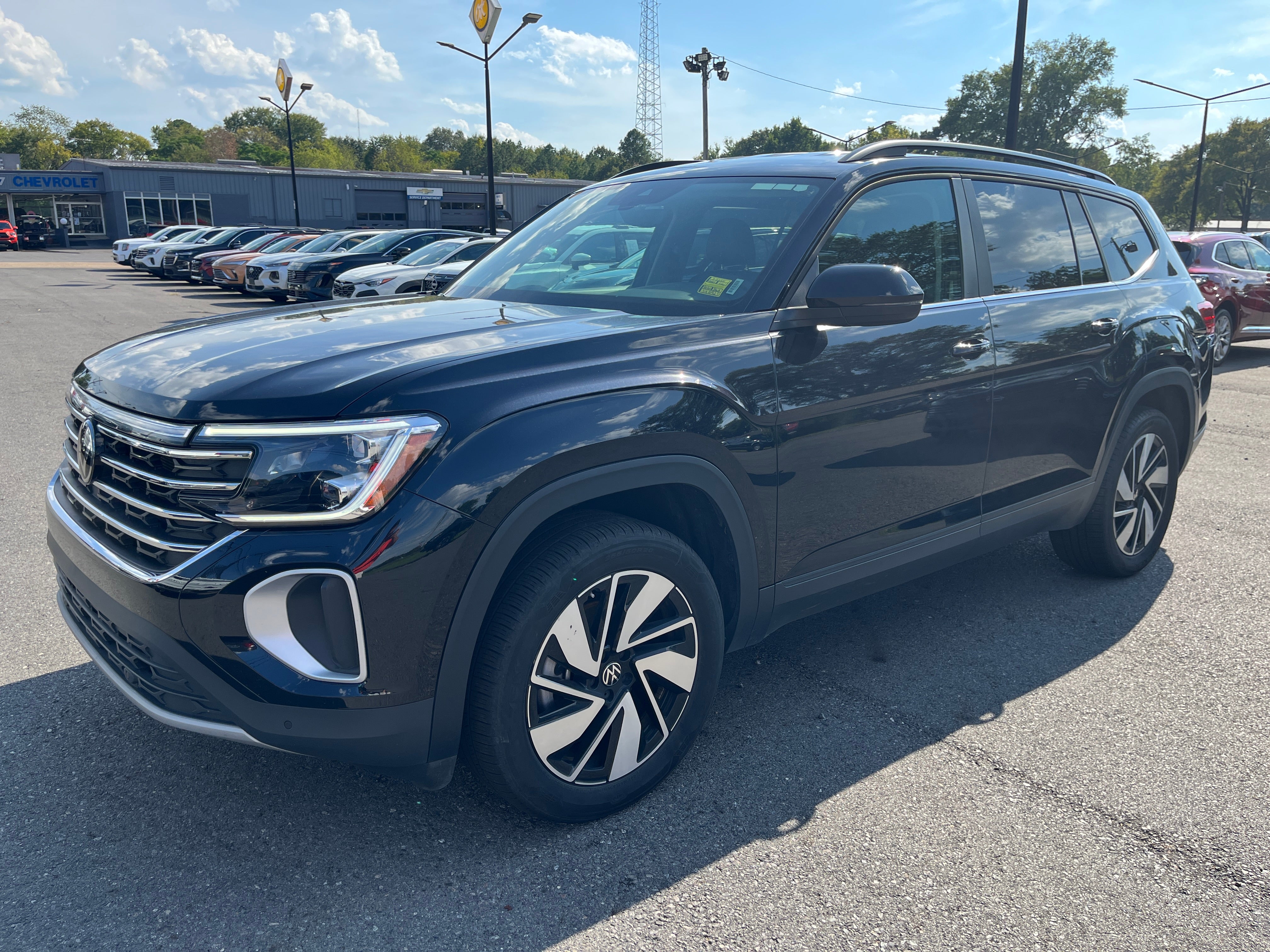  2025 Volkswagen Atlas SE FWD with Technology   