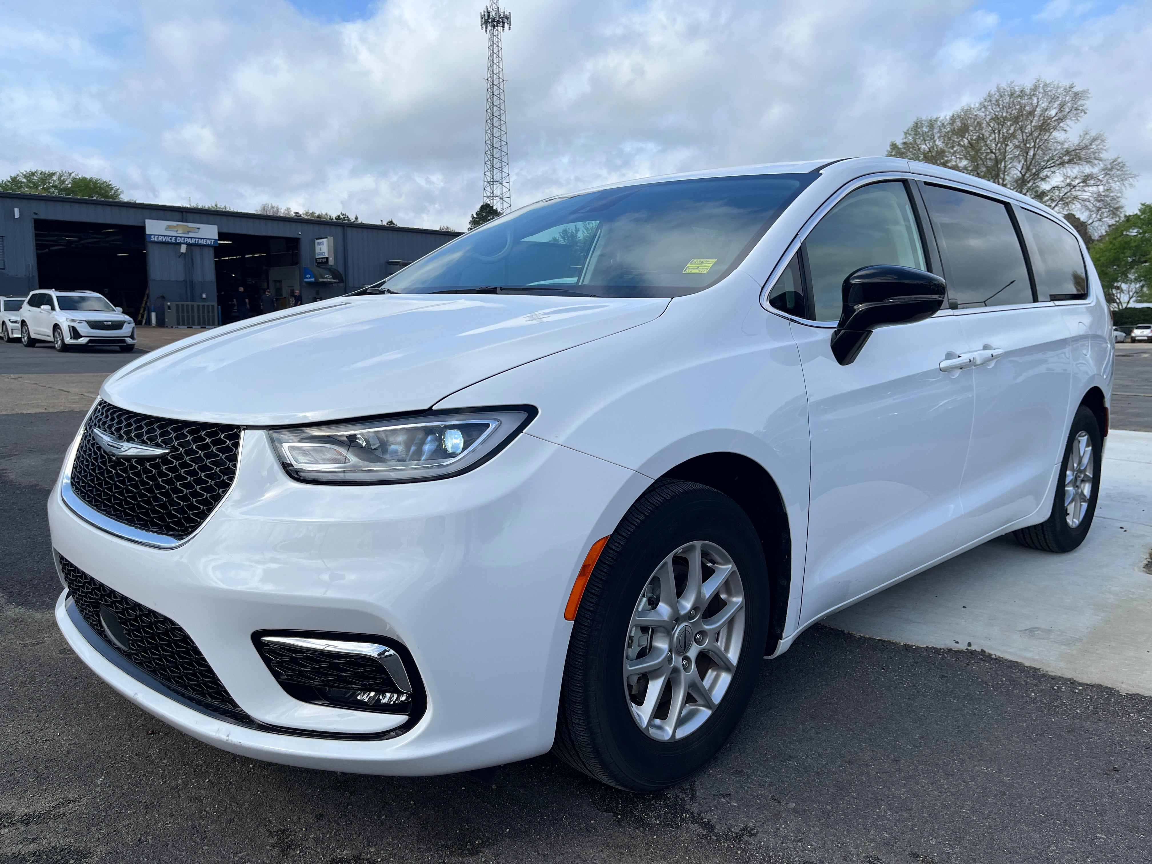  2024 Chrysler Pacifica Touring L FWD   