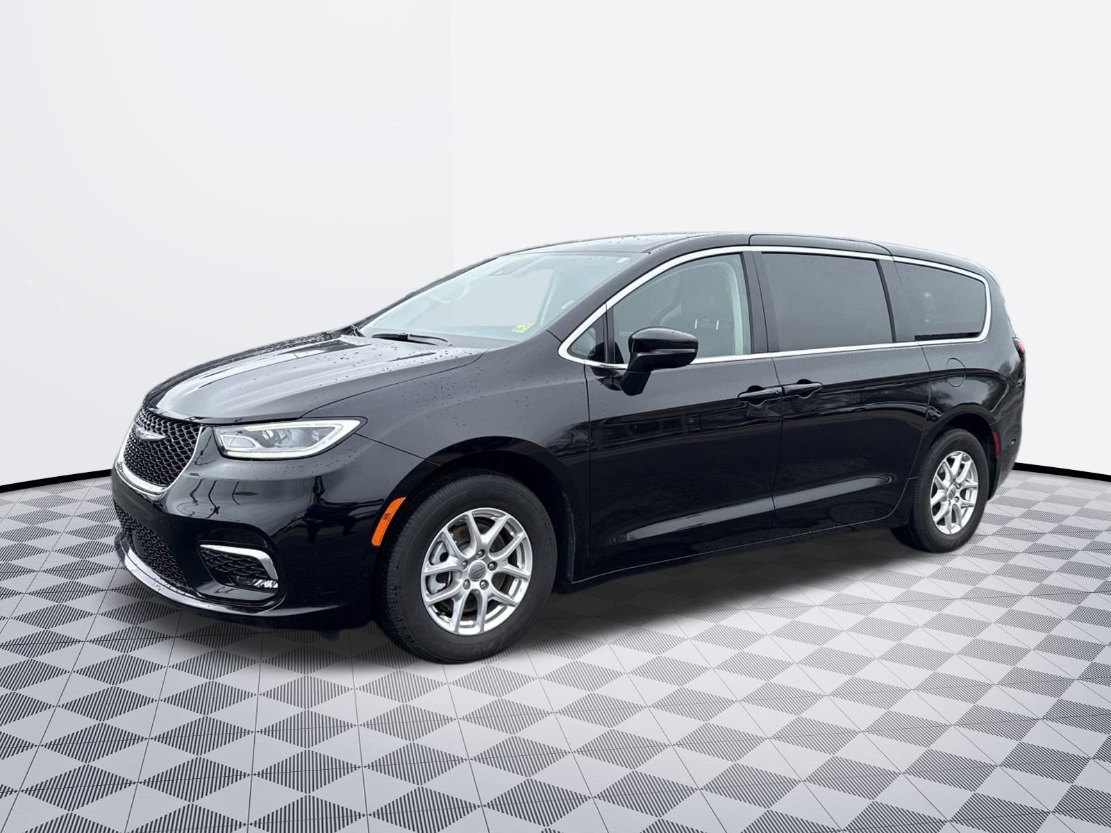  2024 Chrysler Pacifica Touring L FWD   