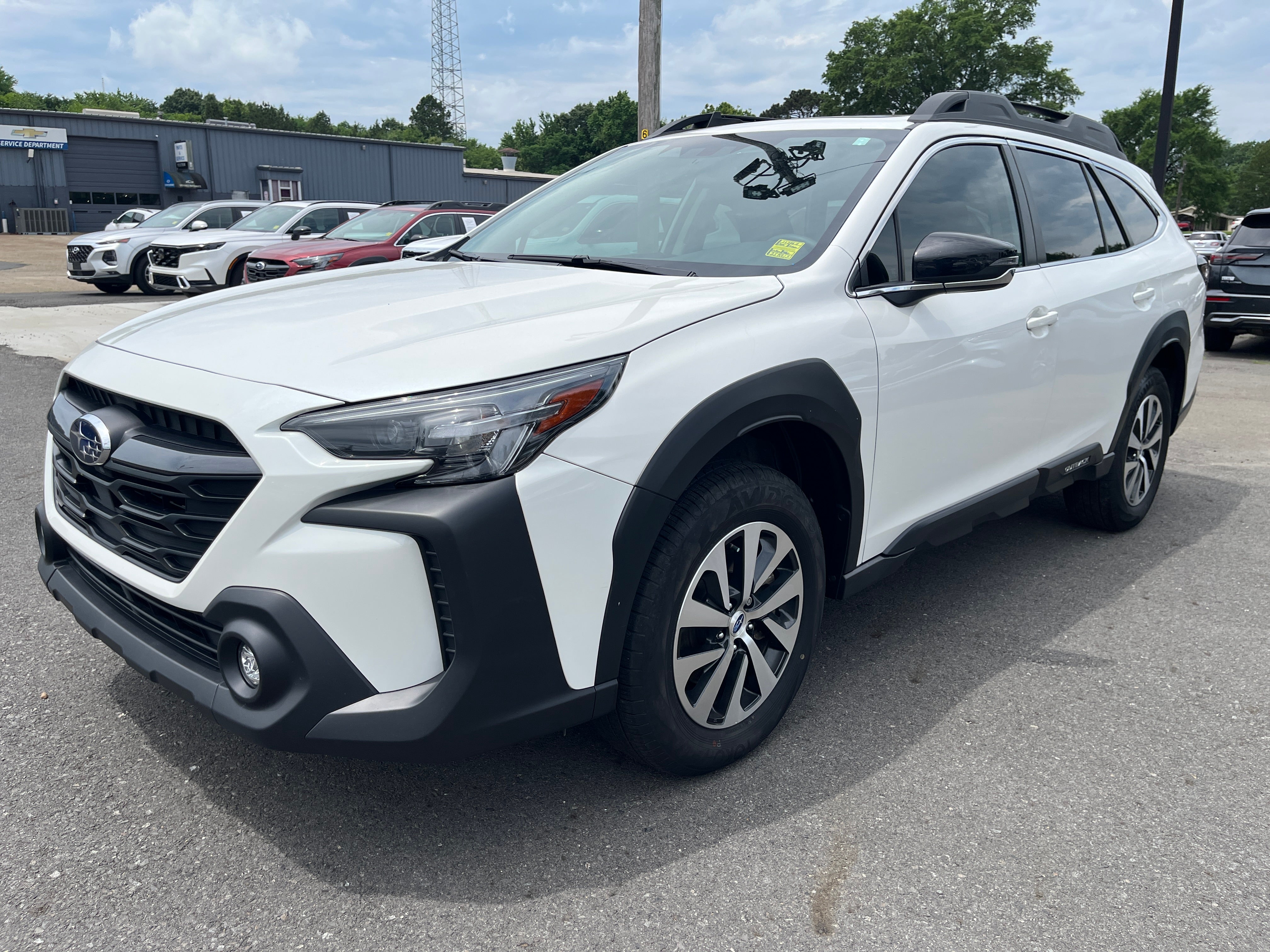 White 2025 Subaru Outback Premium AWD SUV / Crossover All-Wheel Drive 
