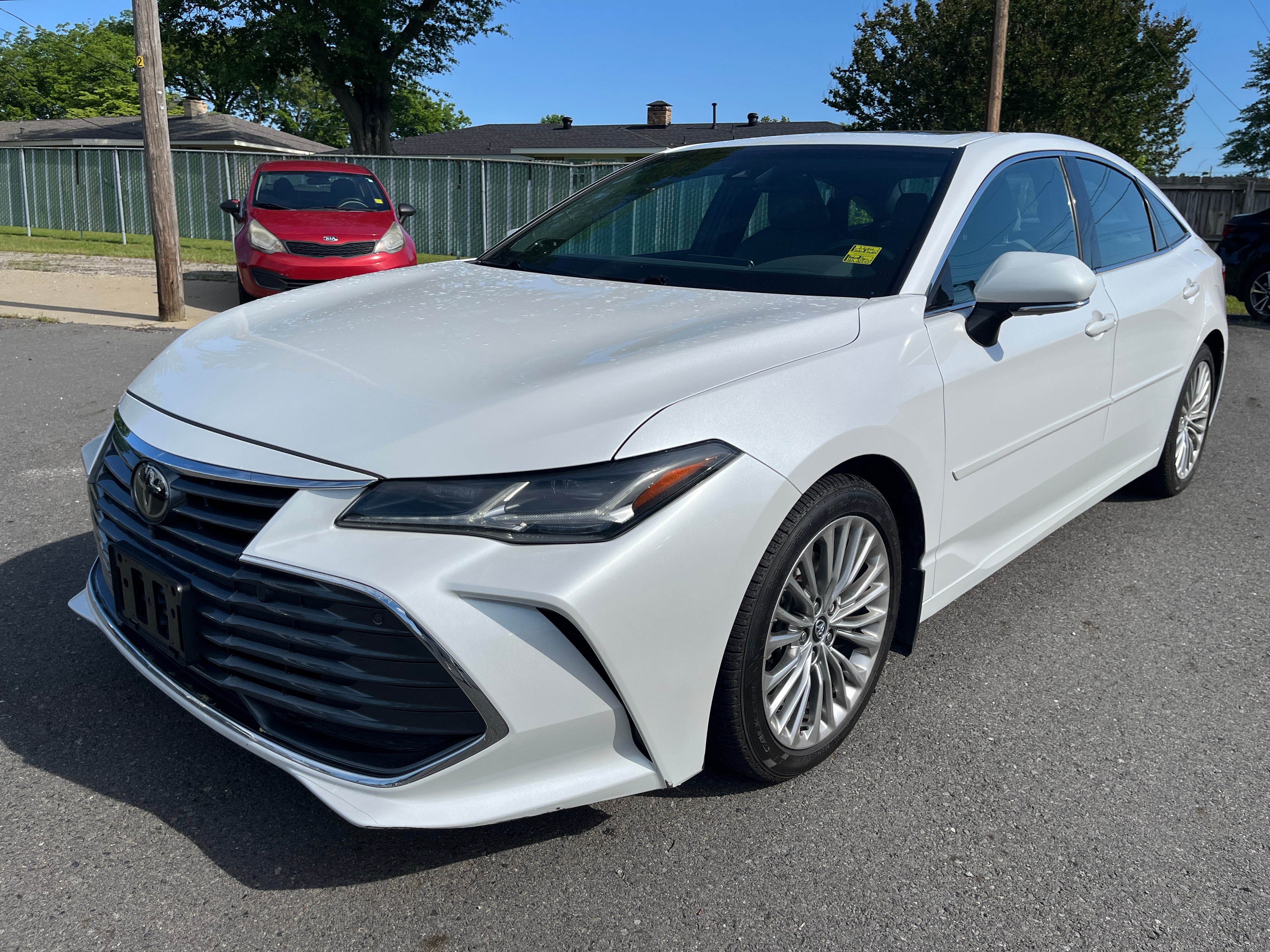 Pearl 2020 Toyota Avalon Sedan Front-Wheel Drive Automatic