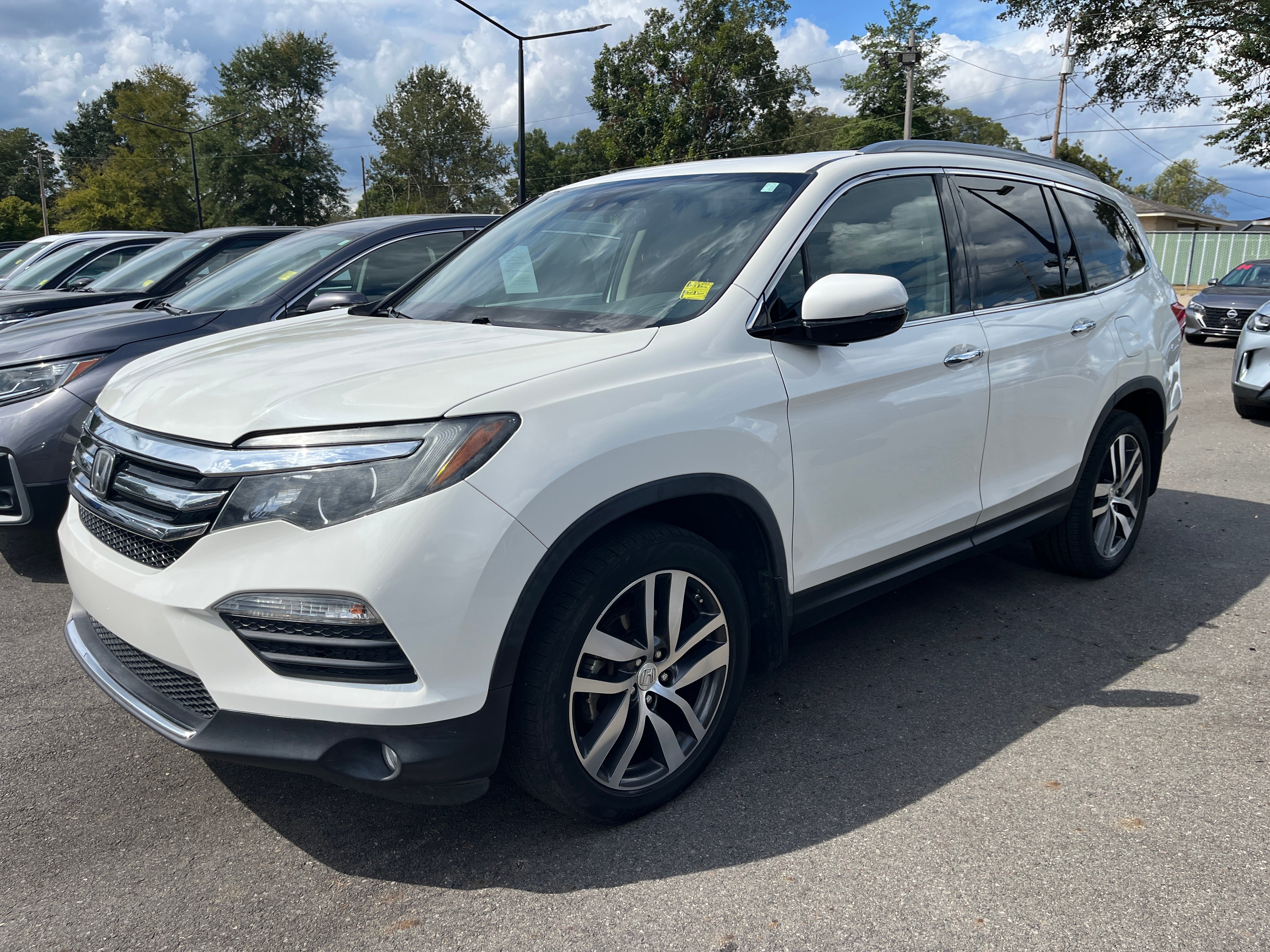 White 2018 Honda Pilot SUV / Crossover Front-Wheel Drive Automatic