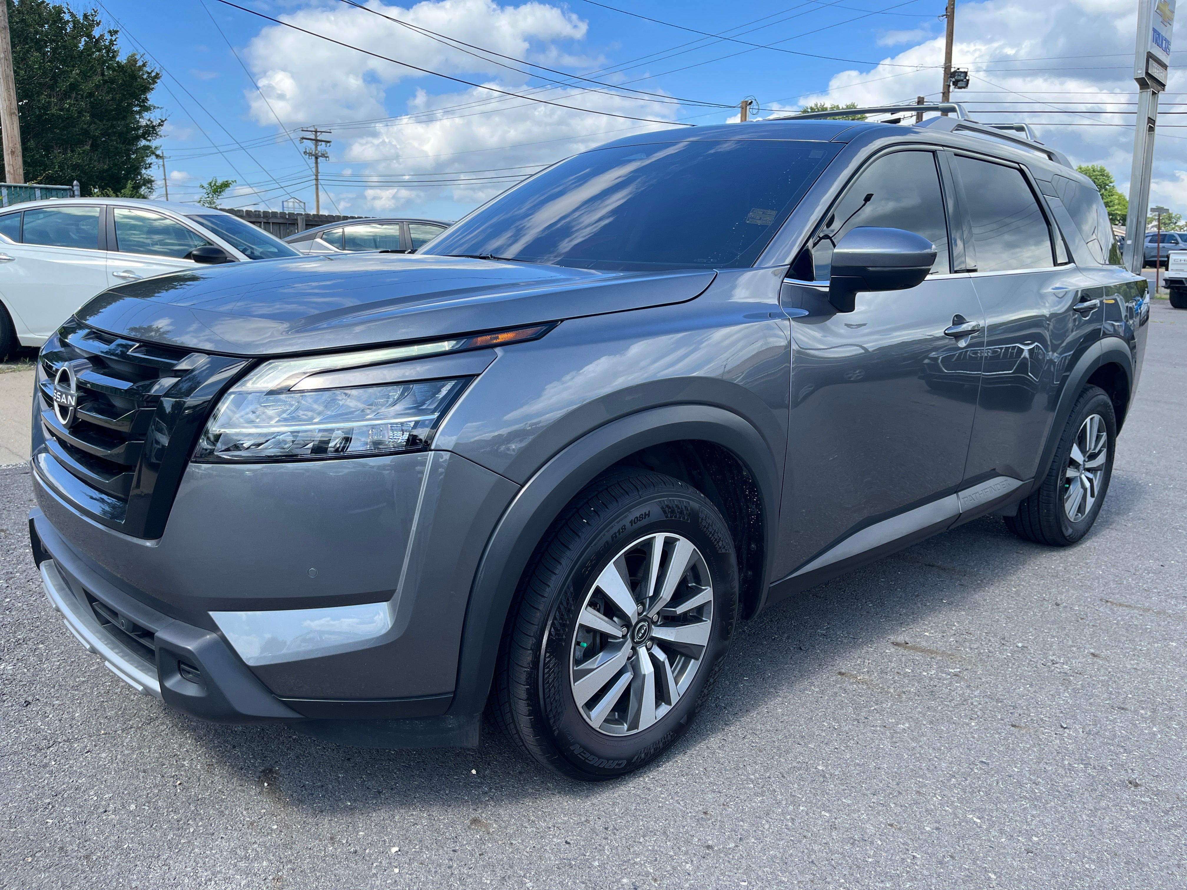  2023 Nissan Pathfinder SL 4WD   