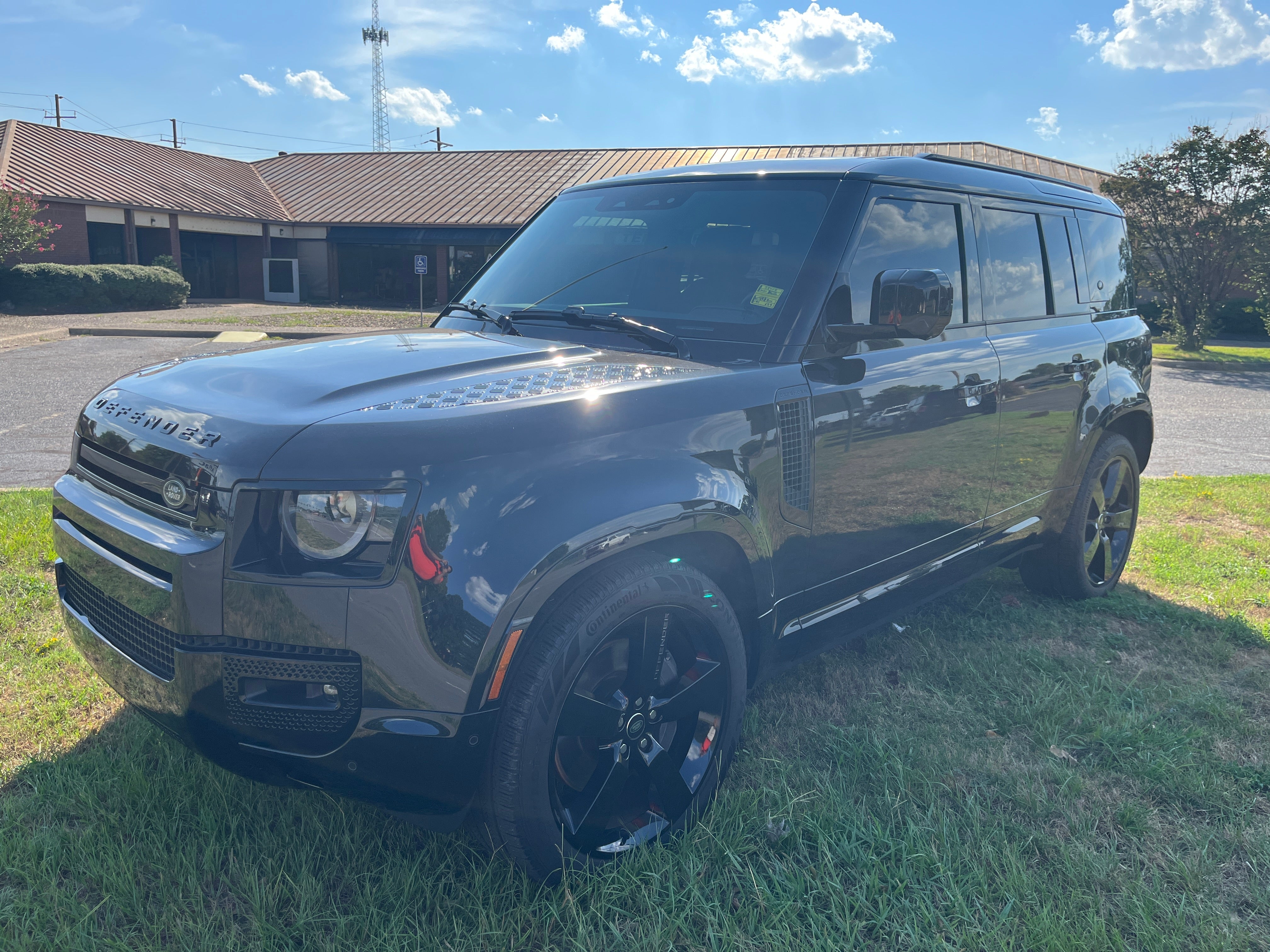  2024 Land Rover Defender 110 P400 X-Dynamic SE AWD   