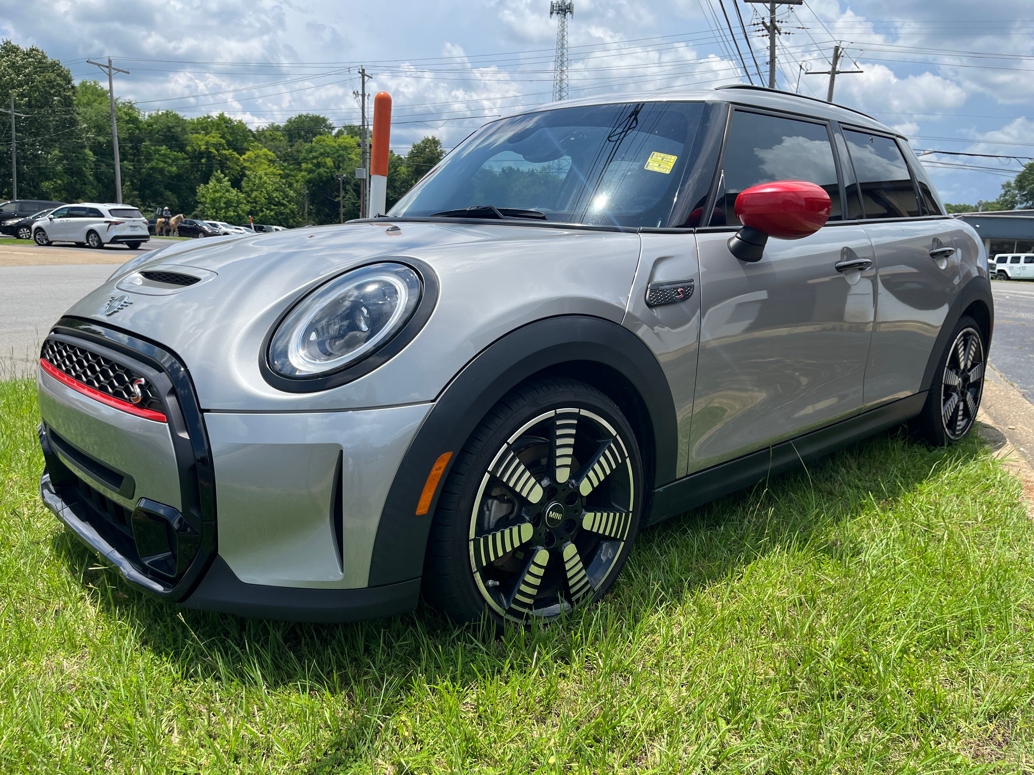 Melting Si 2023 MINI Cooper Hatchback Front-Wheel Drive 