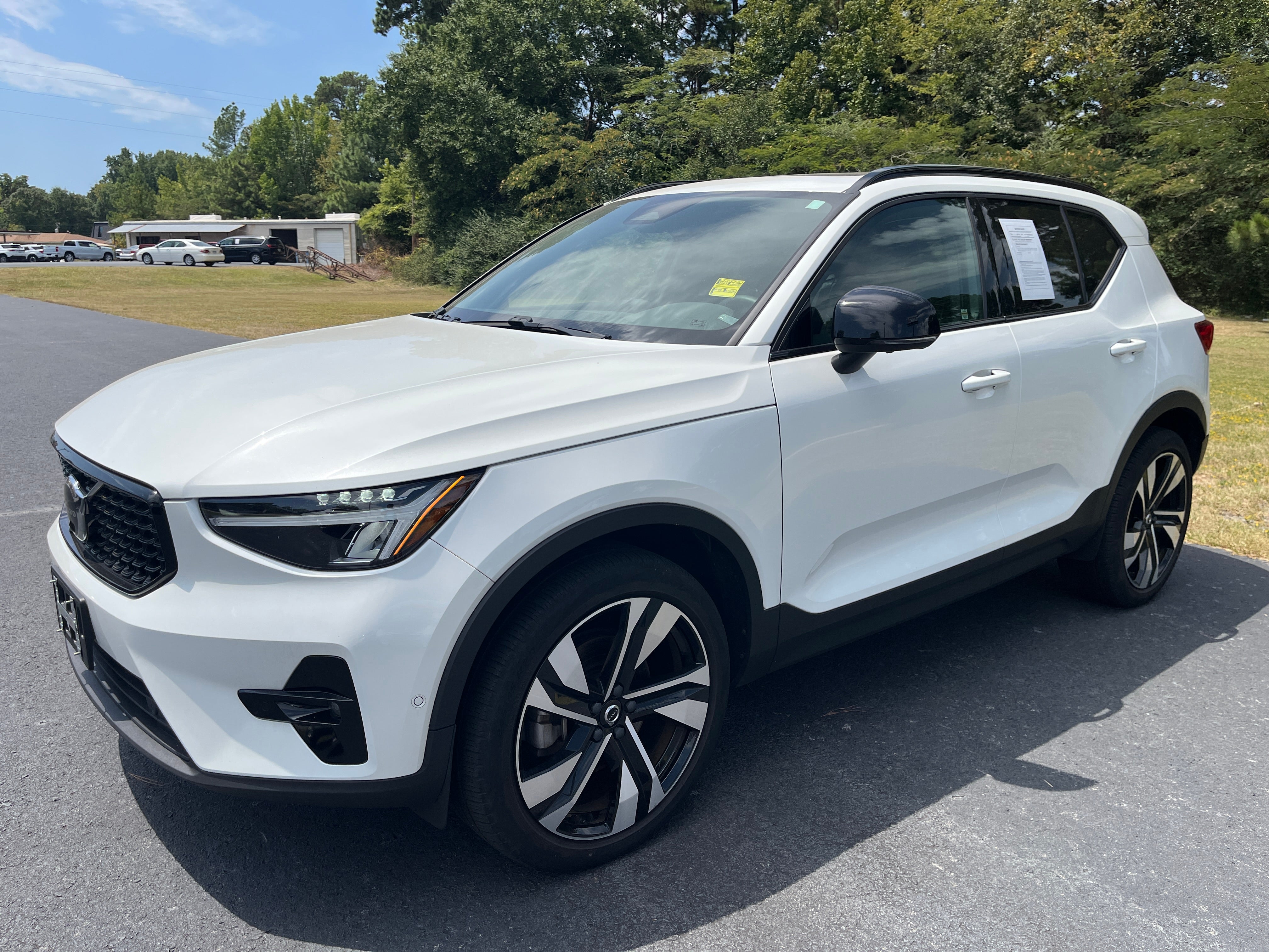  2023 Volvo XC40 B5 Plus Dark Theme AWD   