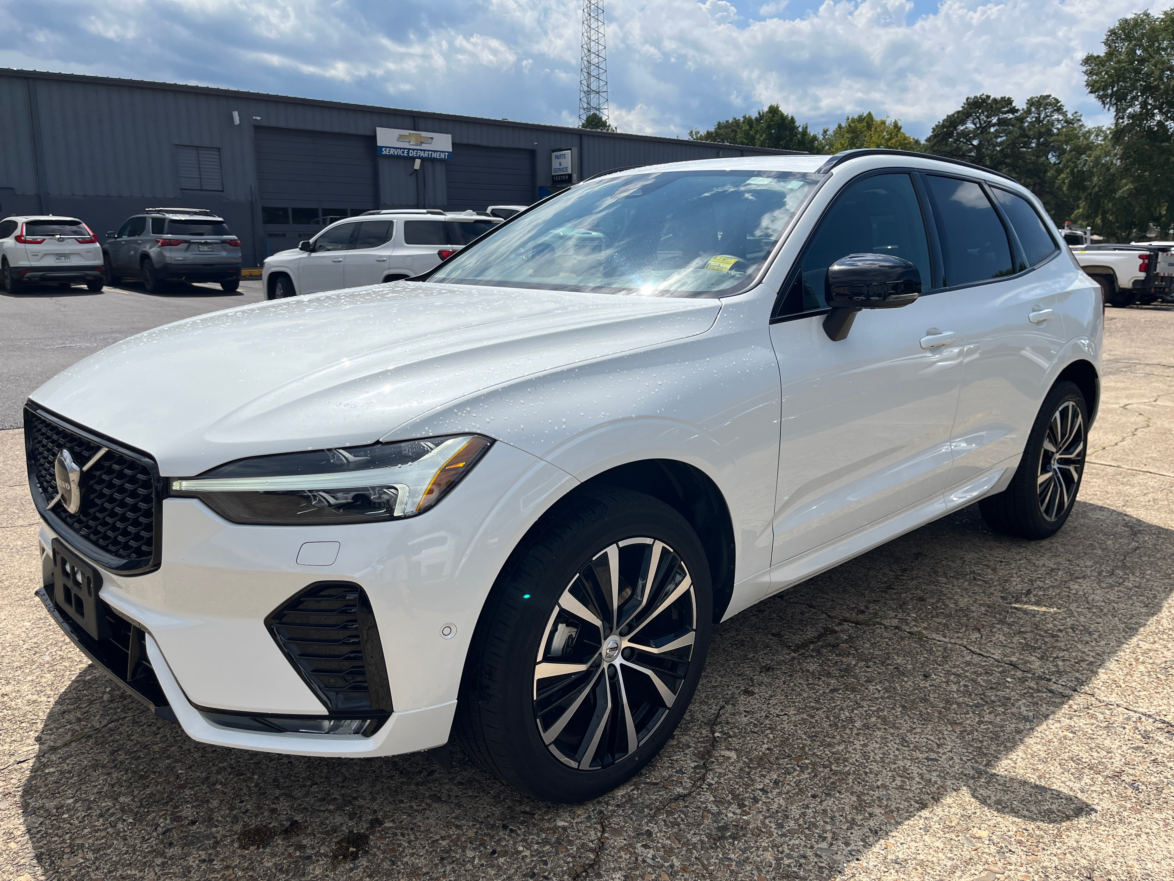 Crystal Wh 2025 Volvo XC60 SUV / Crossover All-Wheel Drive Automatic