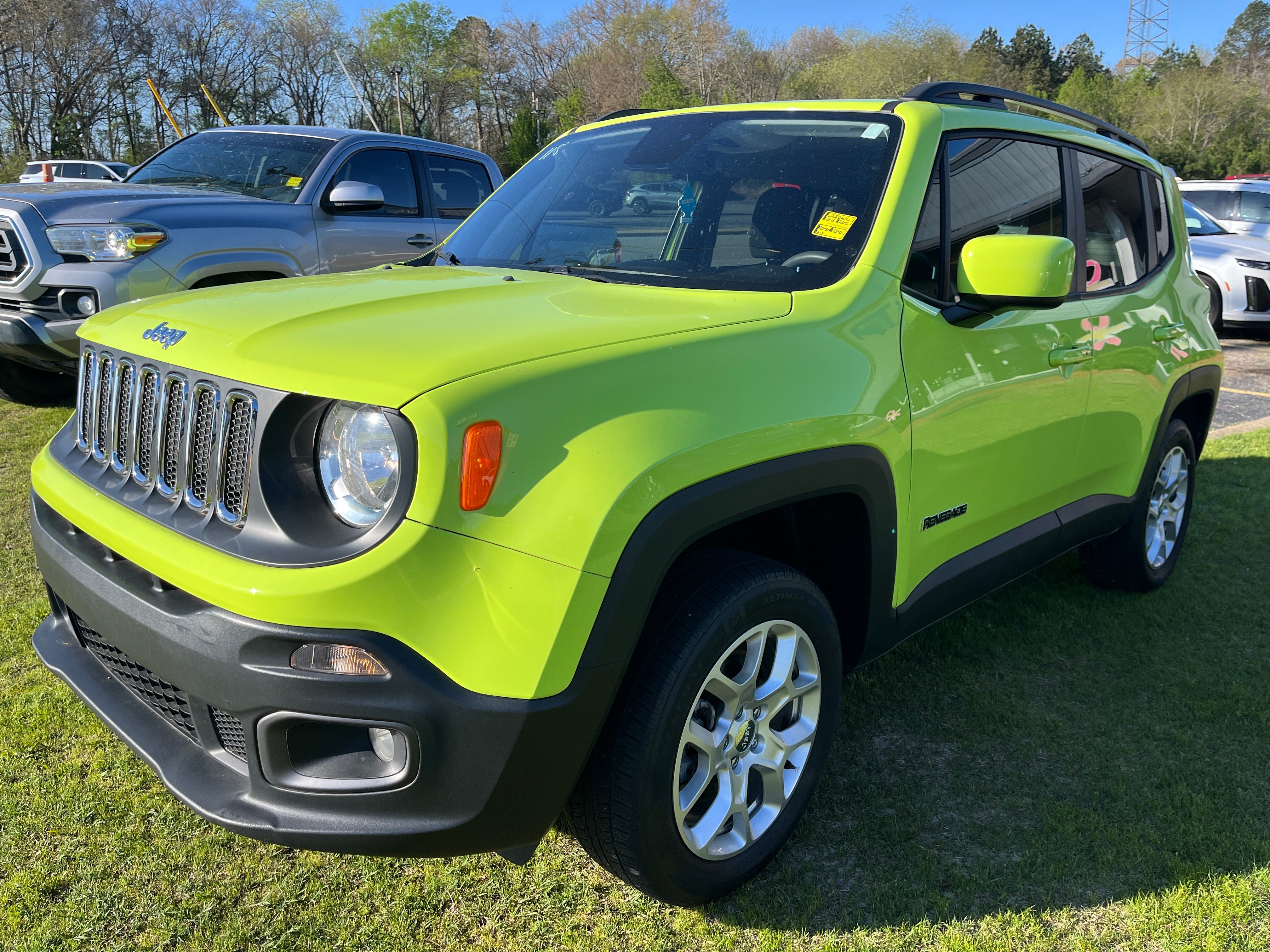 Green 2018 Jeep Renegade Latitude 4WD SUV / Crossover Four-Wheel Drive 